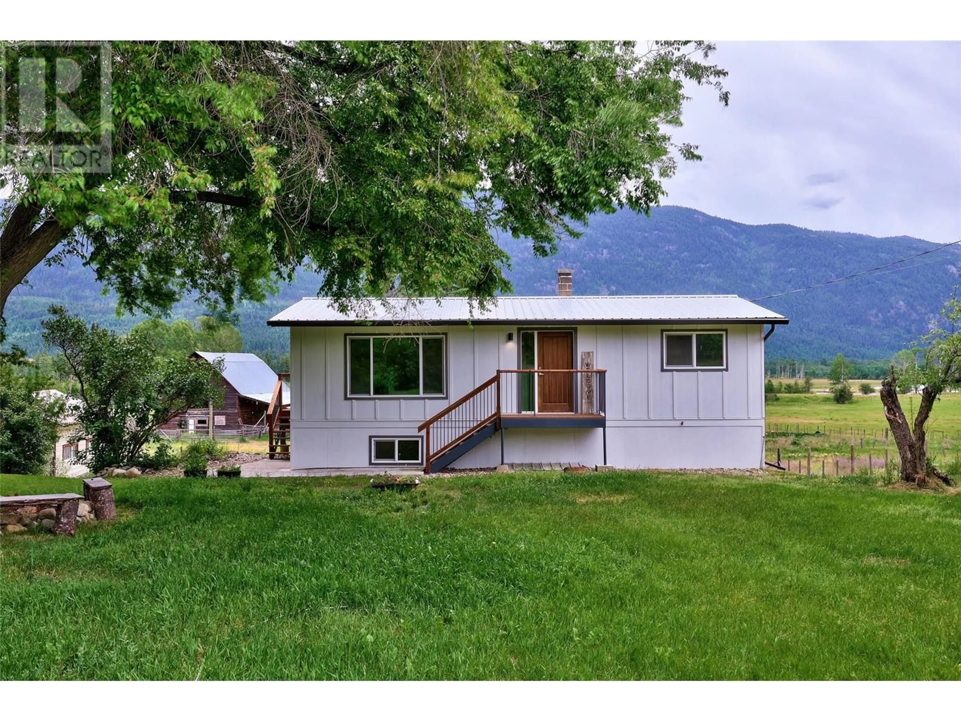 A pic from outside/outdoor area/front of a property/back of a property/a pic from drone, mountain view for 7398 YELLOWHEAD HIGHWAY SOUTH, Barriere British Columbia V0E1R0