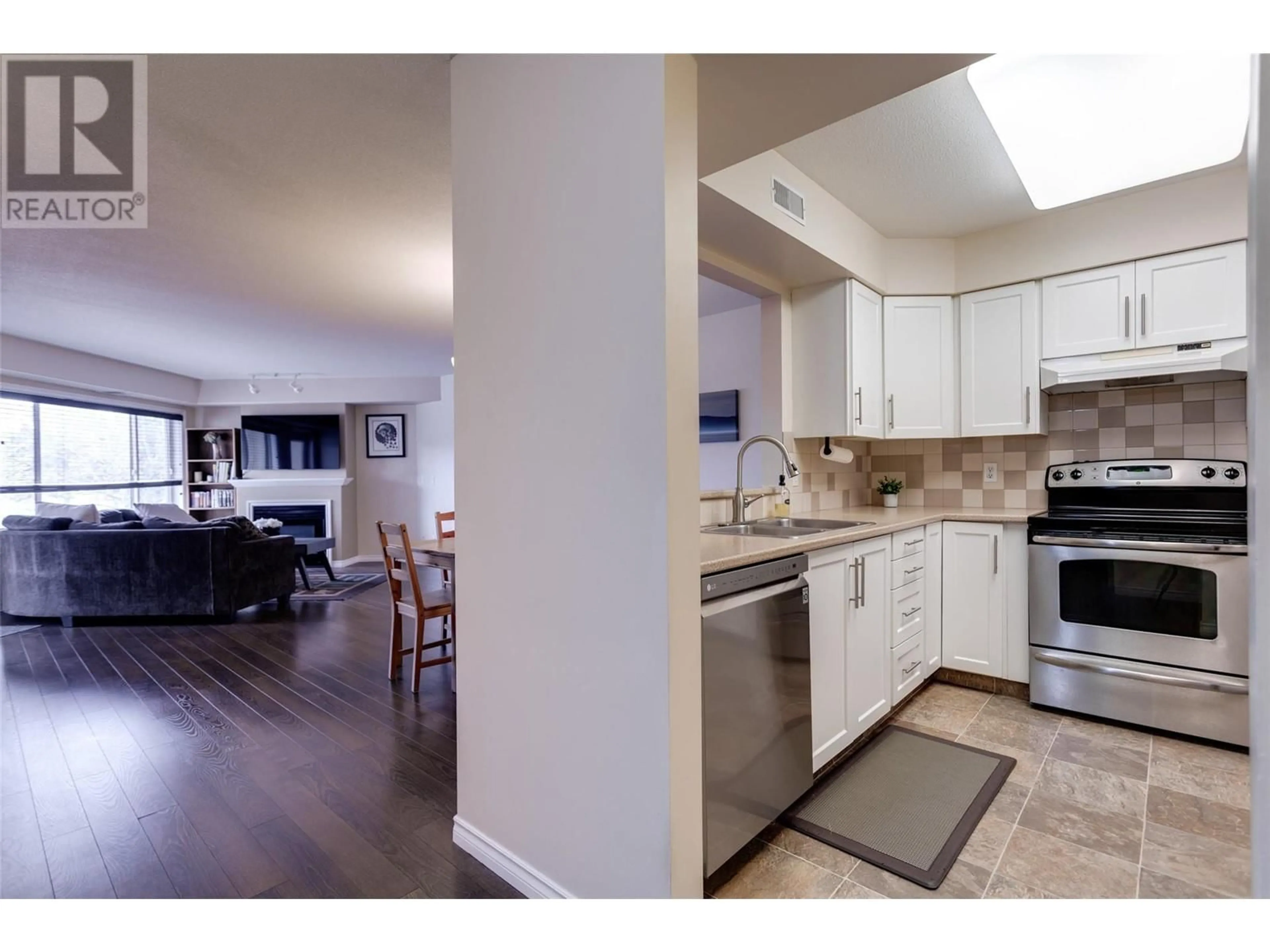 Open concept kitchen for 265 Snowsell Street Unit# 312, Kelowna British Columbia V1V1V6