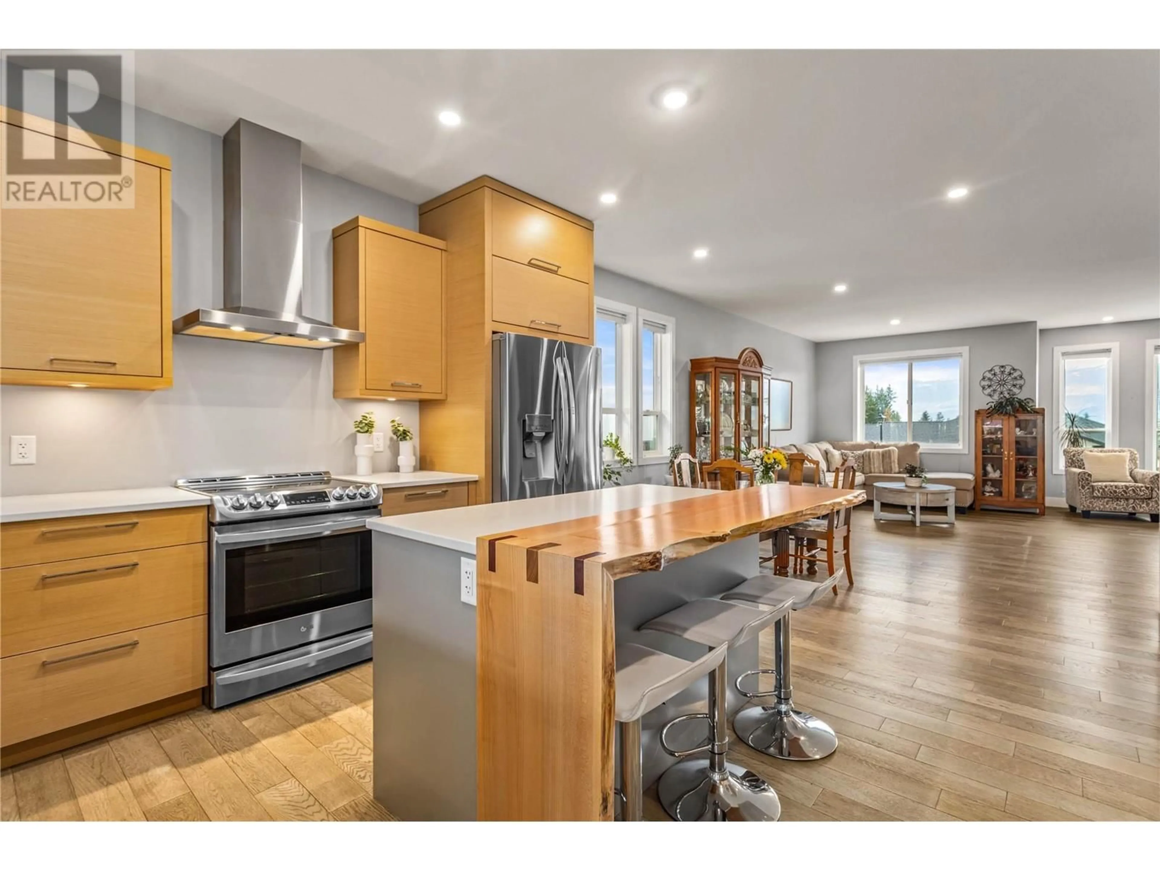 Open concept kitchen, unknown for 2251 14 AVENUE SOUTHEAST, Salmon Arm British Columbia V1E0E7