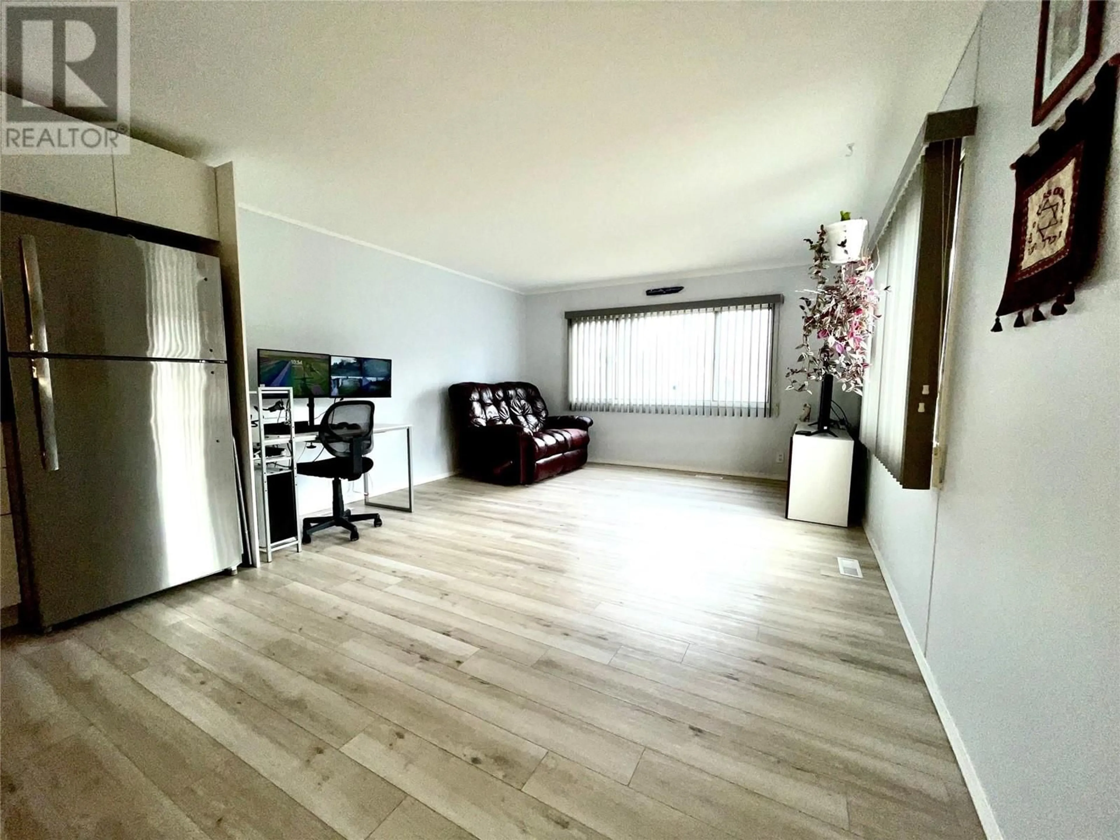 A pic of a room, wood floors for 2321 33RD Avenue N, Cranbrook British Columbia V1C3Y9