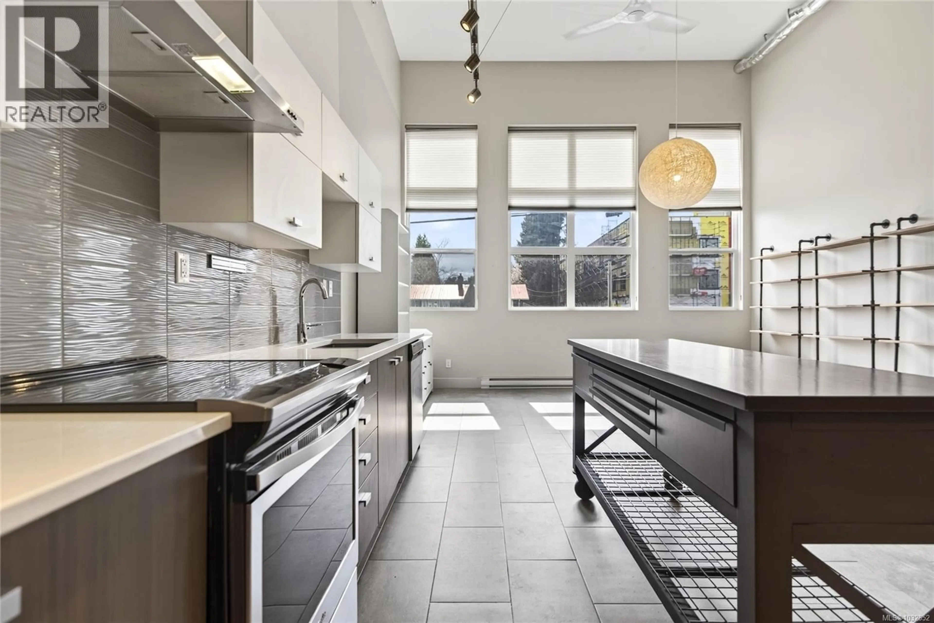 Contemporary kitchen, ceramic/tile floor for 307 - 1978 CLIFFE AVENUE, Courtenay British Columbia V9N2N1