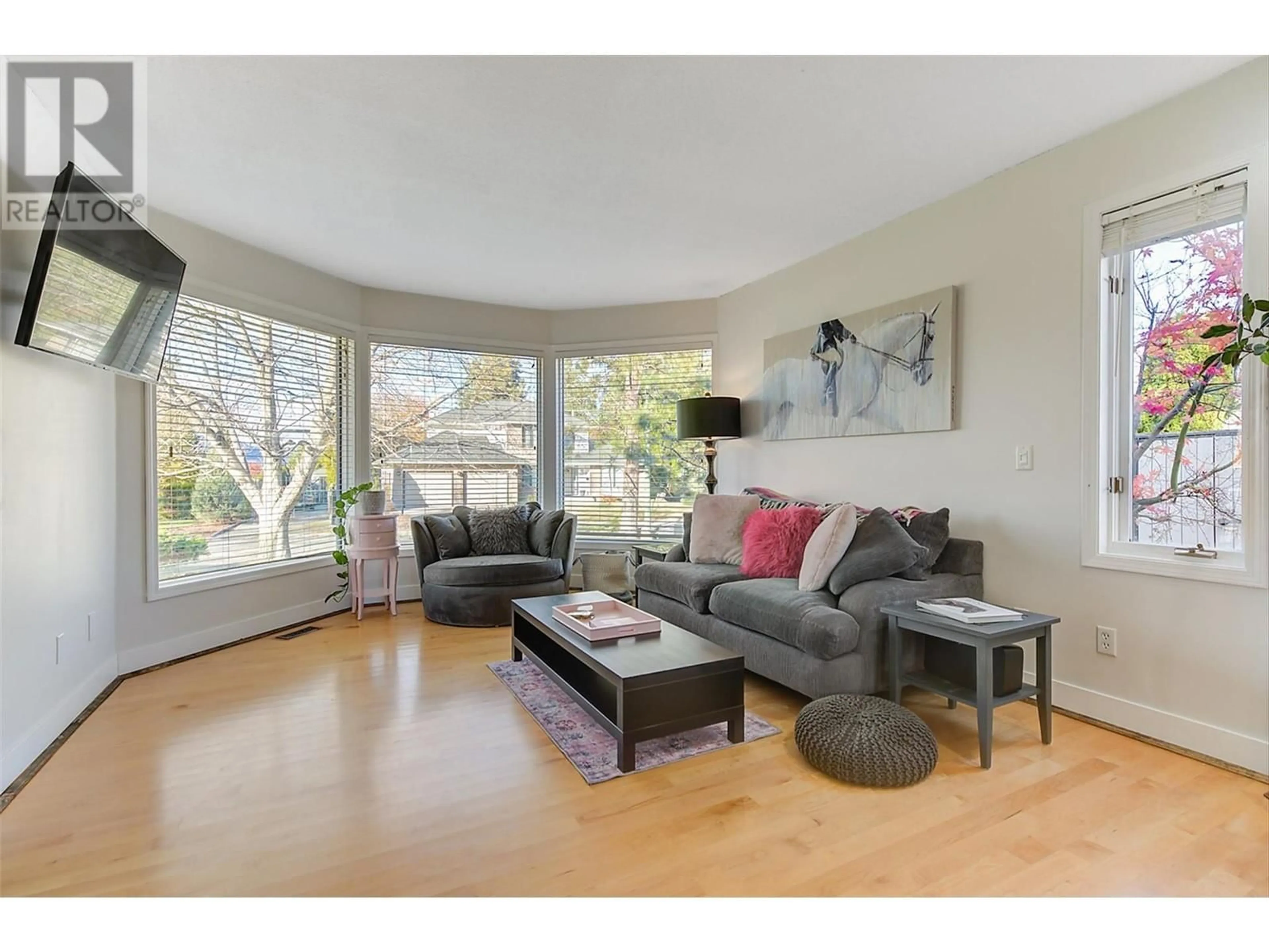 Living room, wood floors for 1523 Sunridge Court, Kelowna British Columbia V1W2Z9