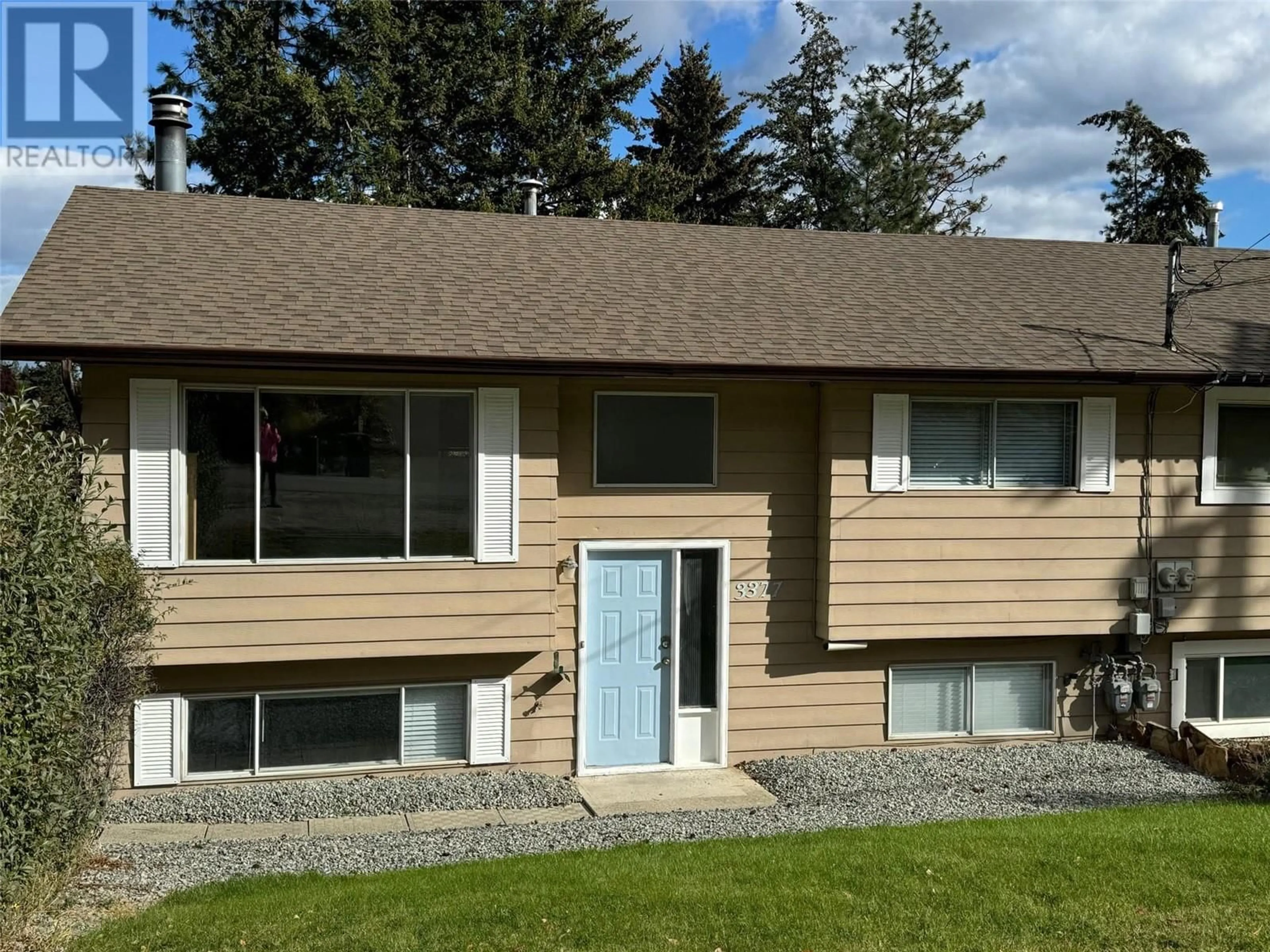 Home with vinyl exterior material for 3377 McIver Road, West Kelowna British Columbia V4T1H7