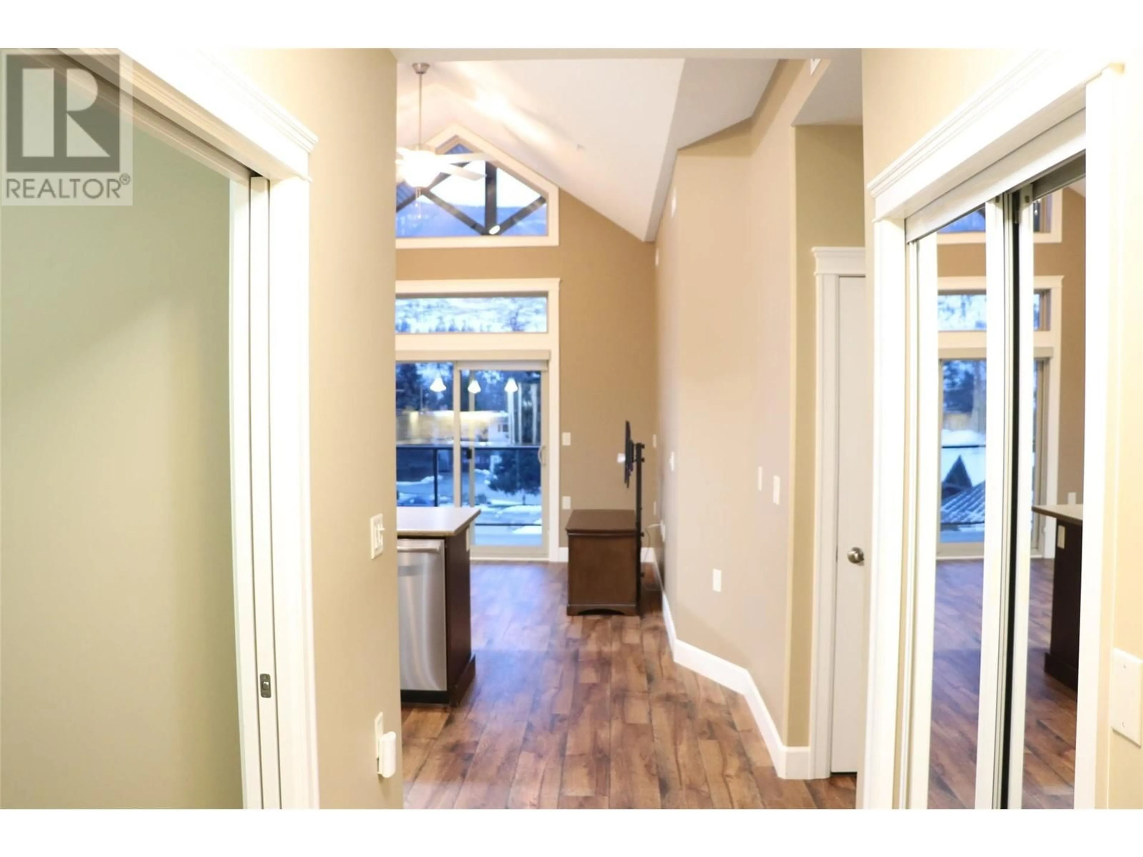 Indoor entryway, wood floors for 9100 Mackie Drive Unit# 210, Coldstream British Columbia V1B1G9