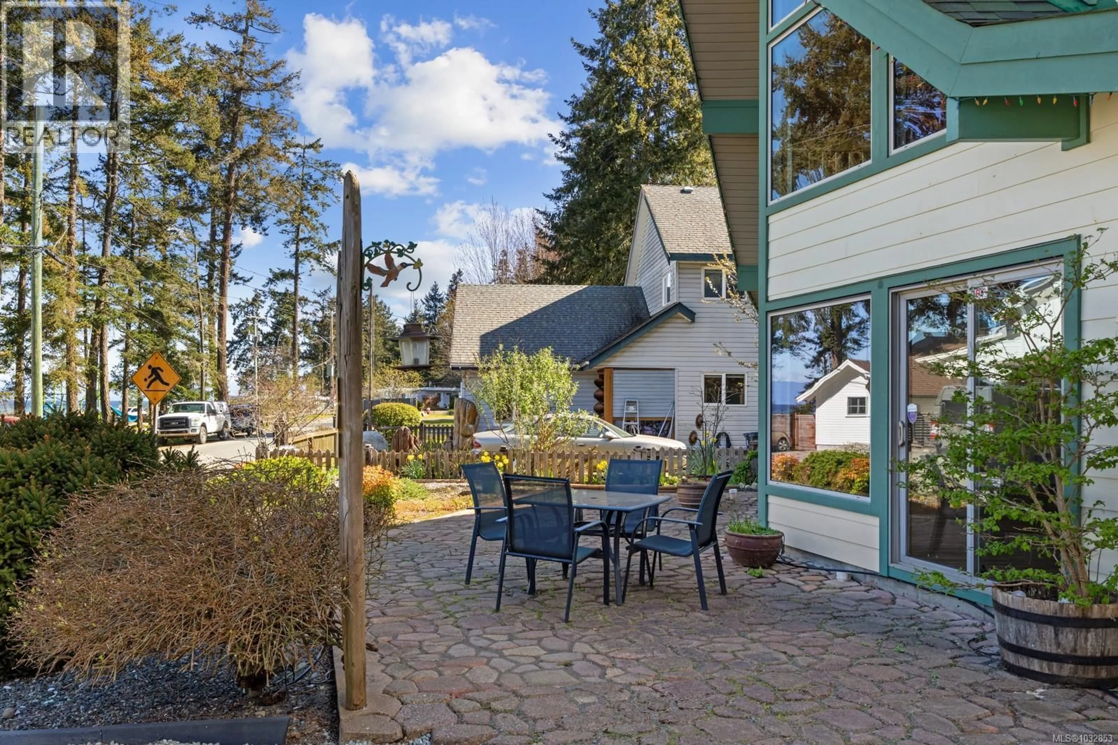 Patio, water/lake/river/ocean view for 471 WINDSLOW ROAD, Comox British Columbia V9M3T8