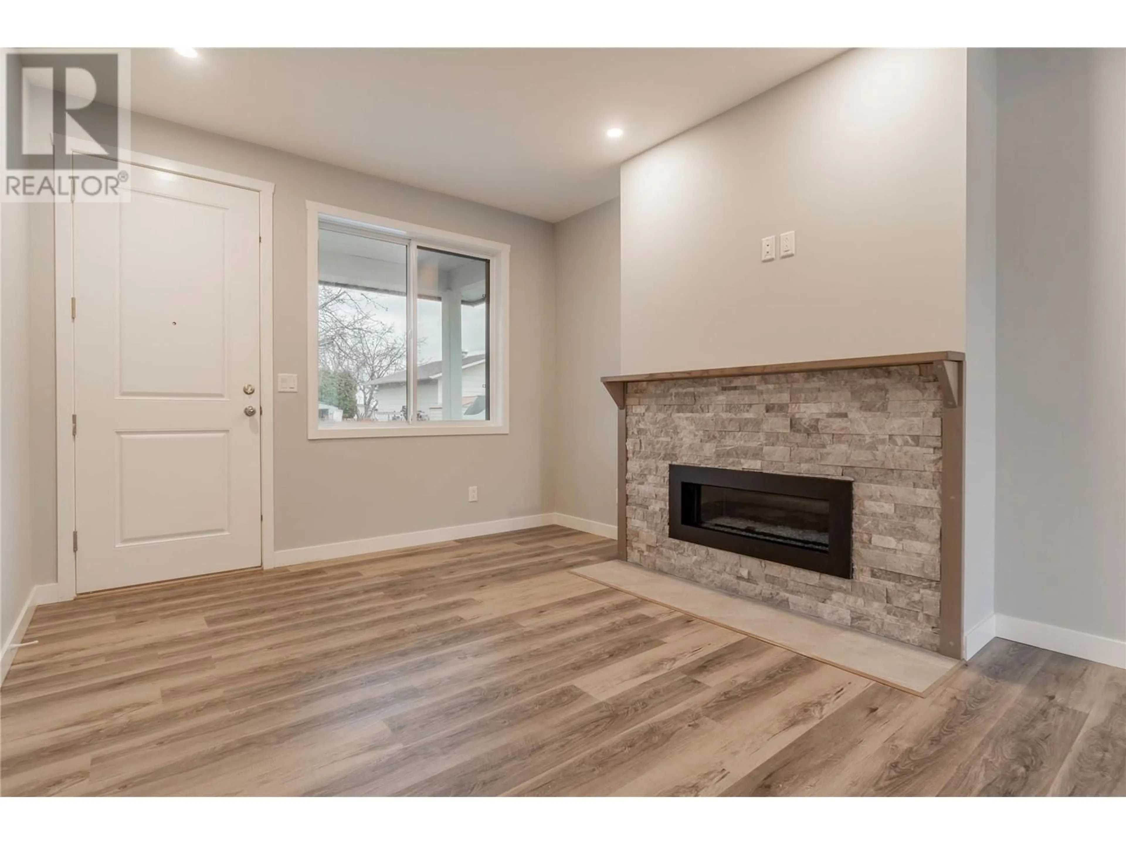 Living room with furniture, wood/laminate floor for 103 - 5830 OKANAGAN STREET, Oliver British Columbia V0H1T9