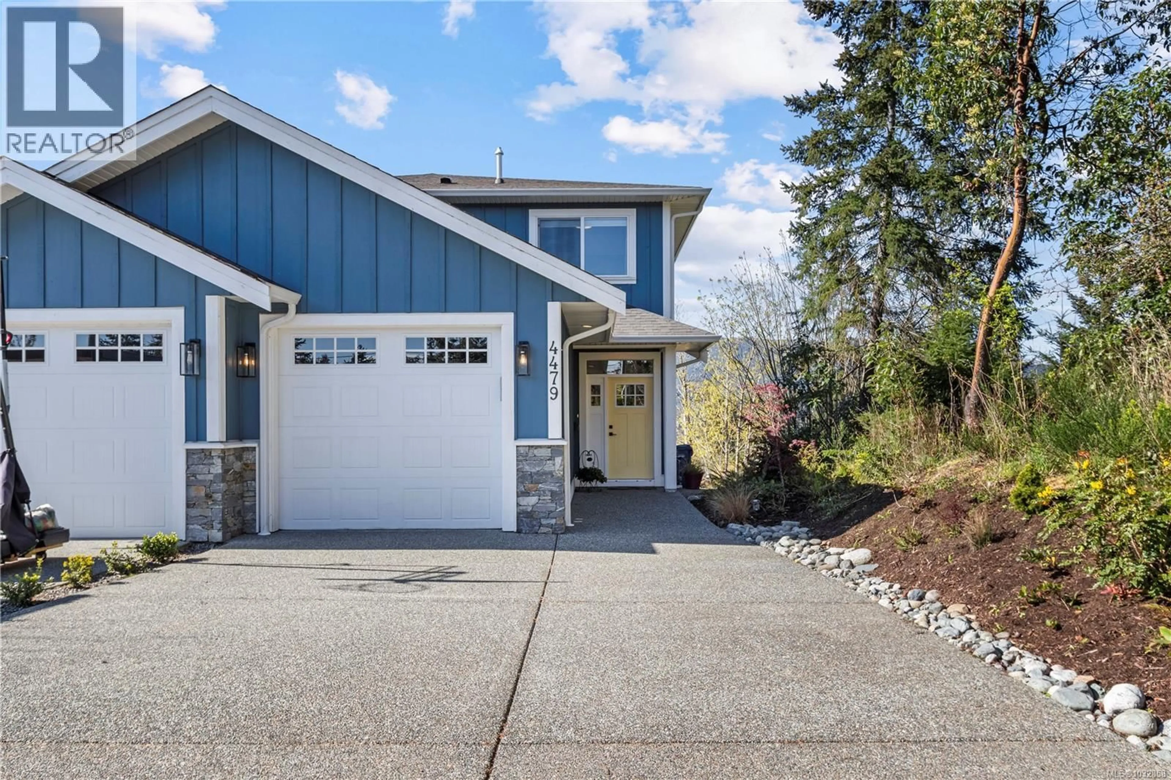 Home with vinyl exterior material, street for 4479 WELLINGTON ROAD, Nanaimo British Columbia V9T2H2