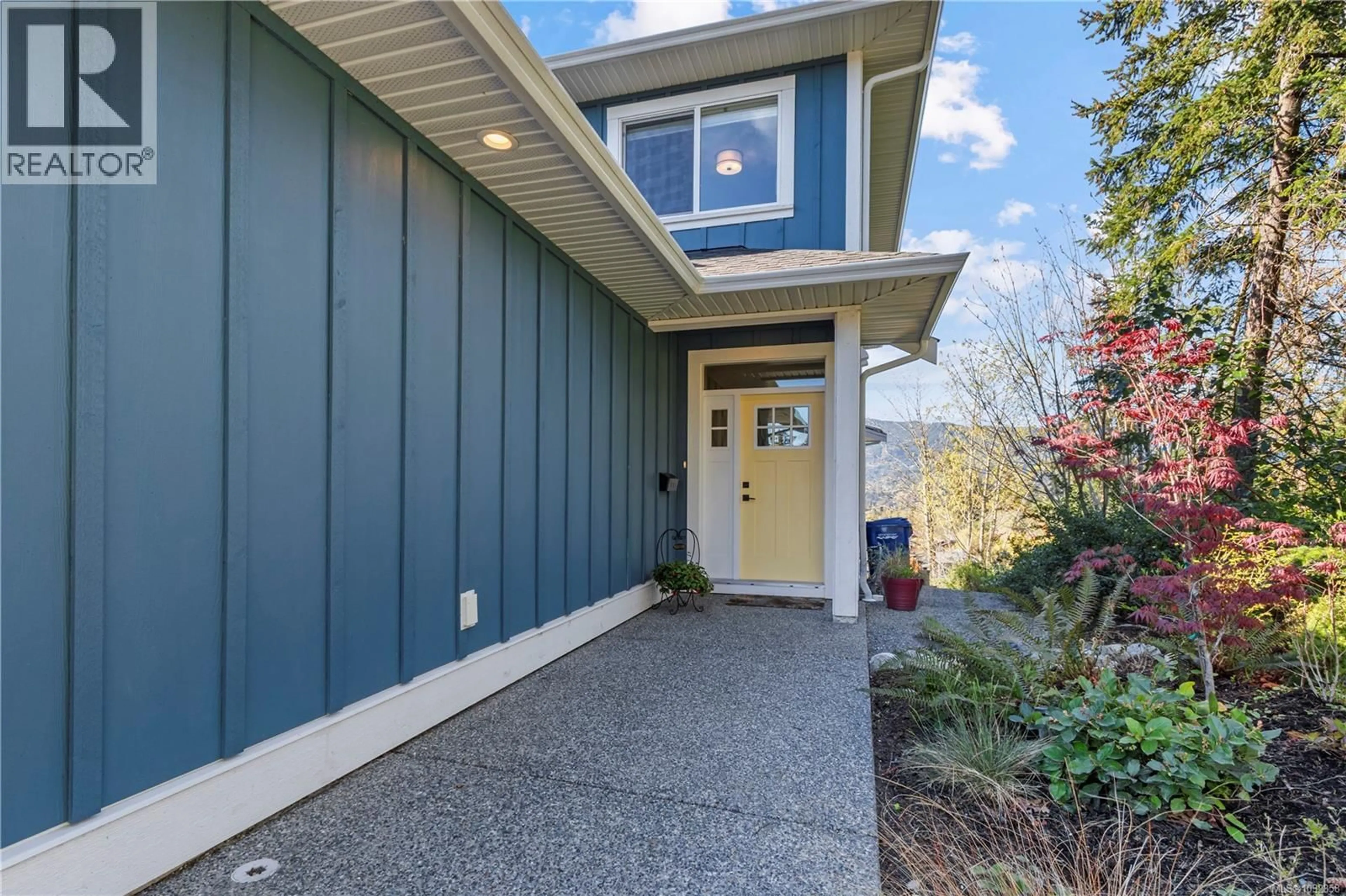 Home with vinyl exterior material, street for 4479 WELLINGTON ROAD, Nanaimo British Columbia V9T2H2