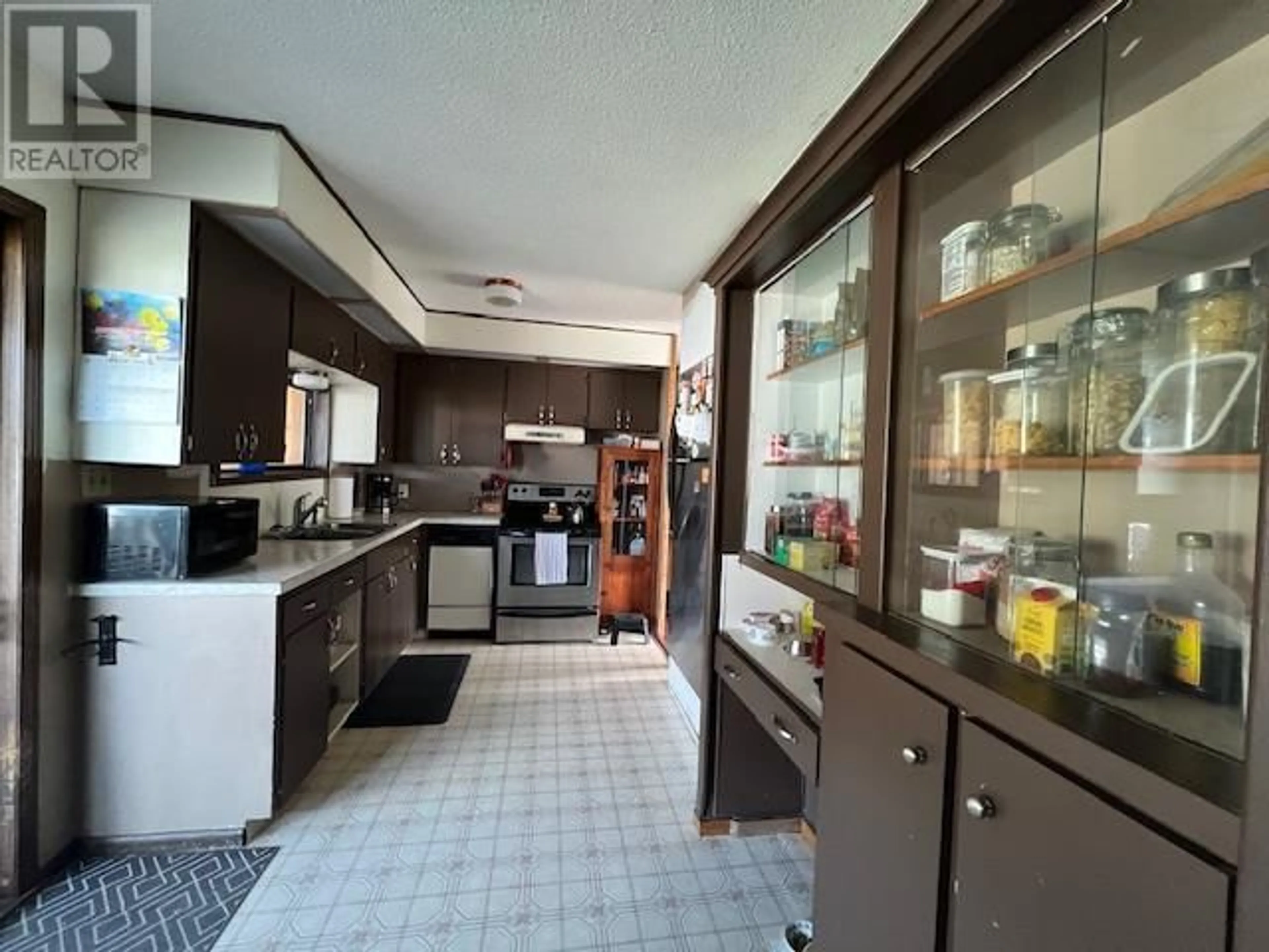 Kitchen, wood floors, cottage for 8016 97th Street, Osoyoos British Columbia V0H1V2