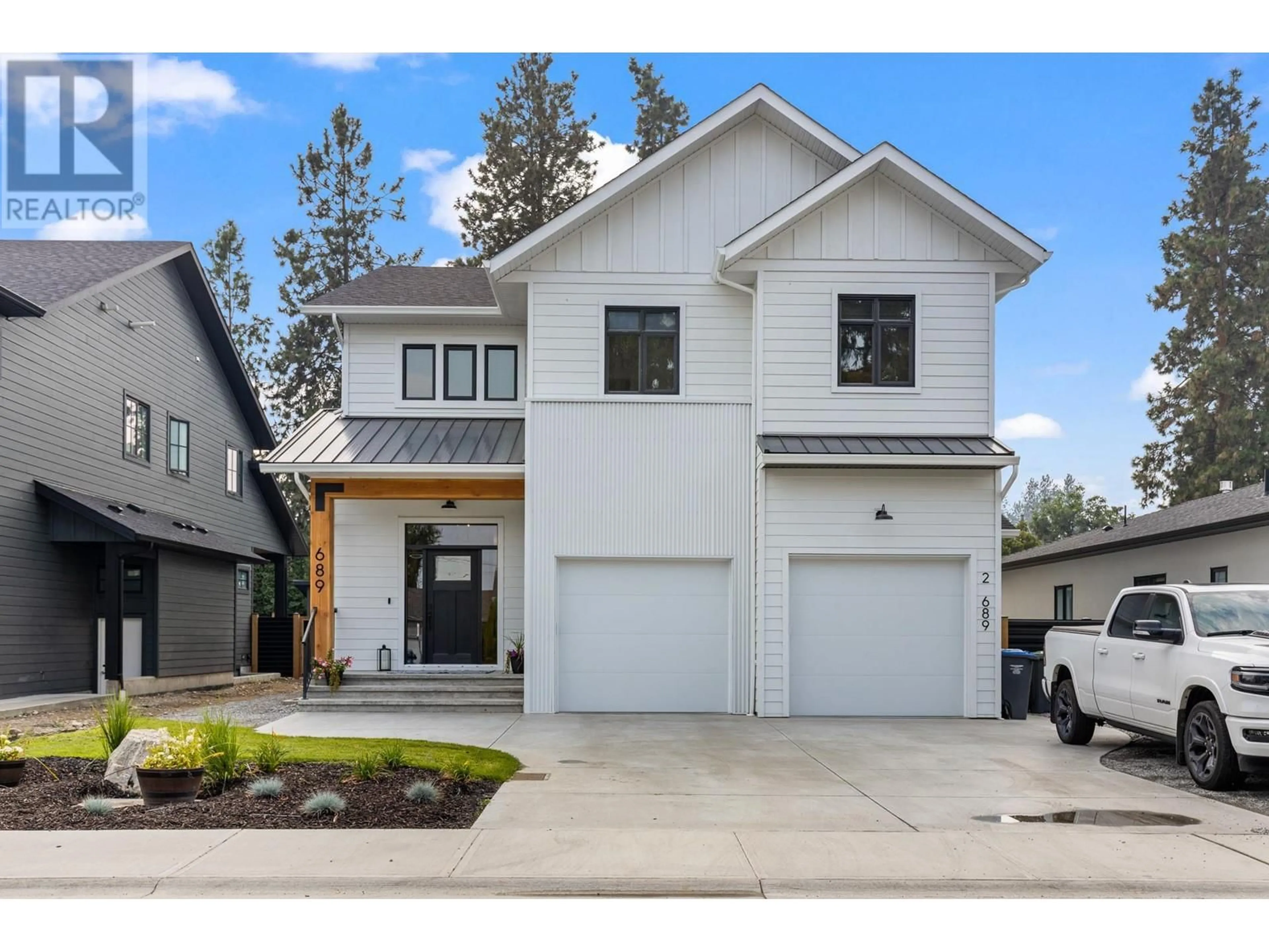 Home with vinyl exterior material, street for 689 Balsam Road, Kelowna British Columbia V1W1C1