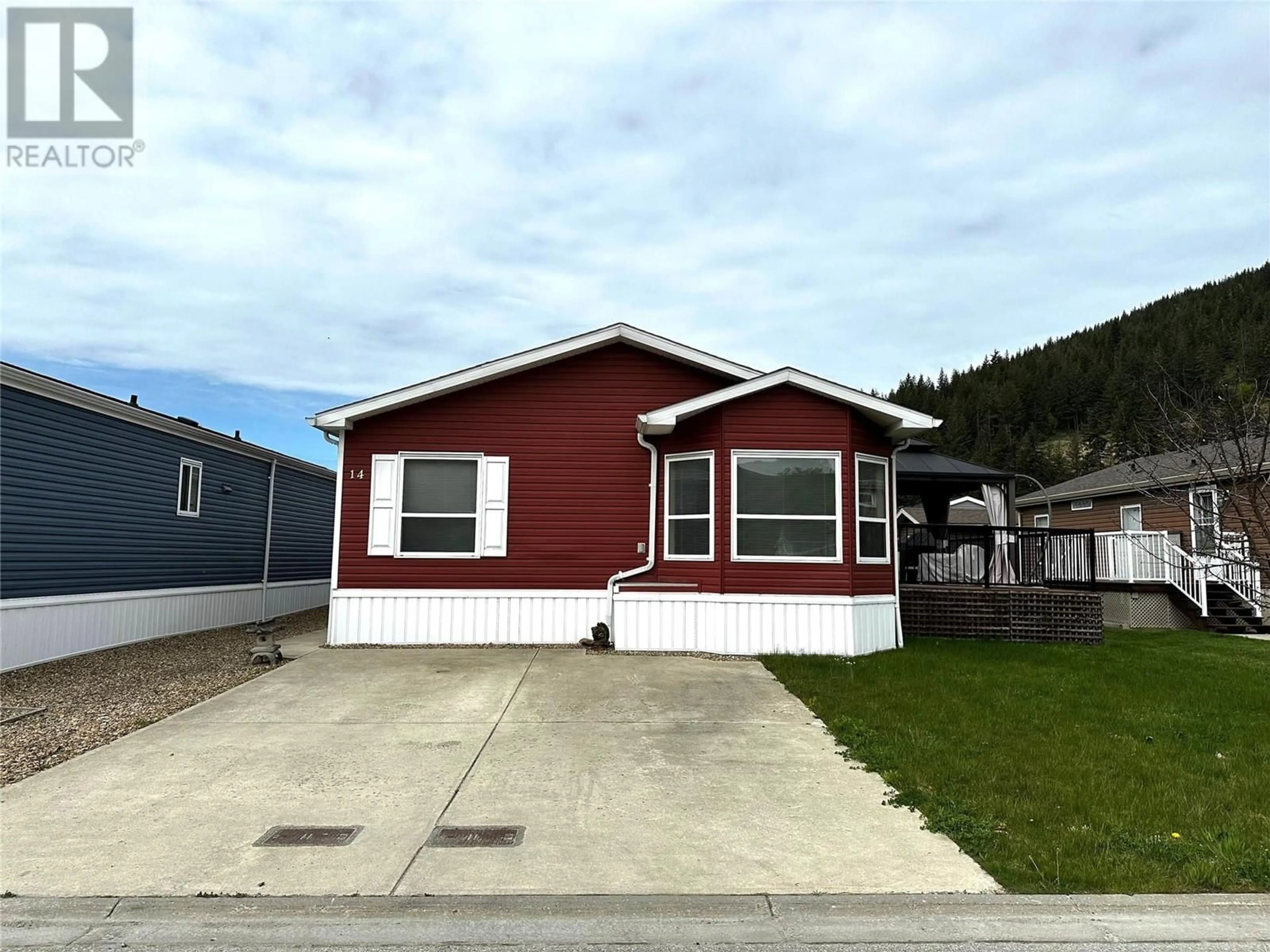 Home with vinyl exterior material, street for 14 - 1707 HILLIER ROAD, Sicamous British Columbia V0E2V4