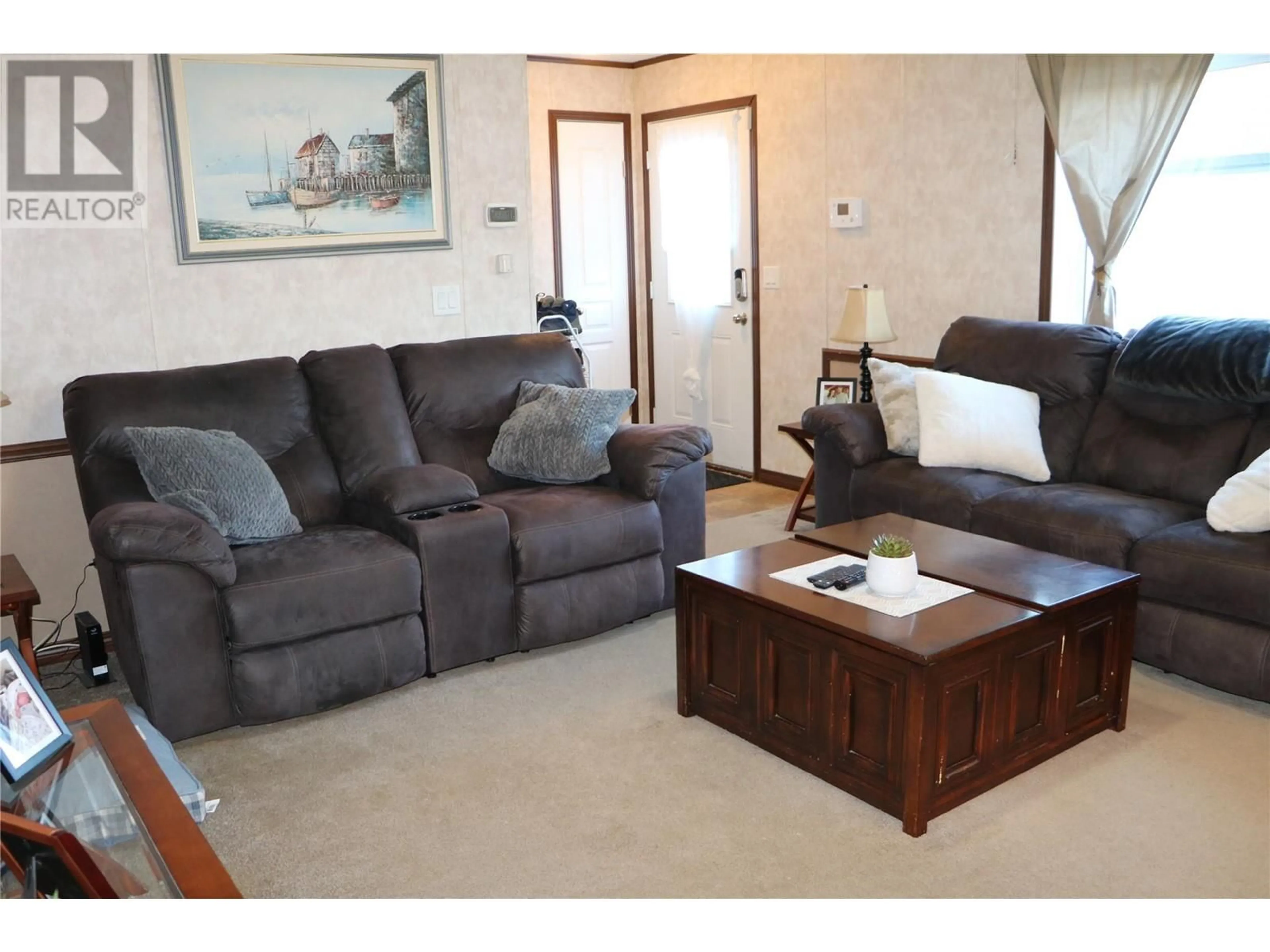 Living room, carpet floors for 7805 DALLAS Drive Unit# 11, Kamloops British Columbia V2C0E5