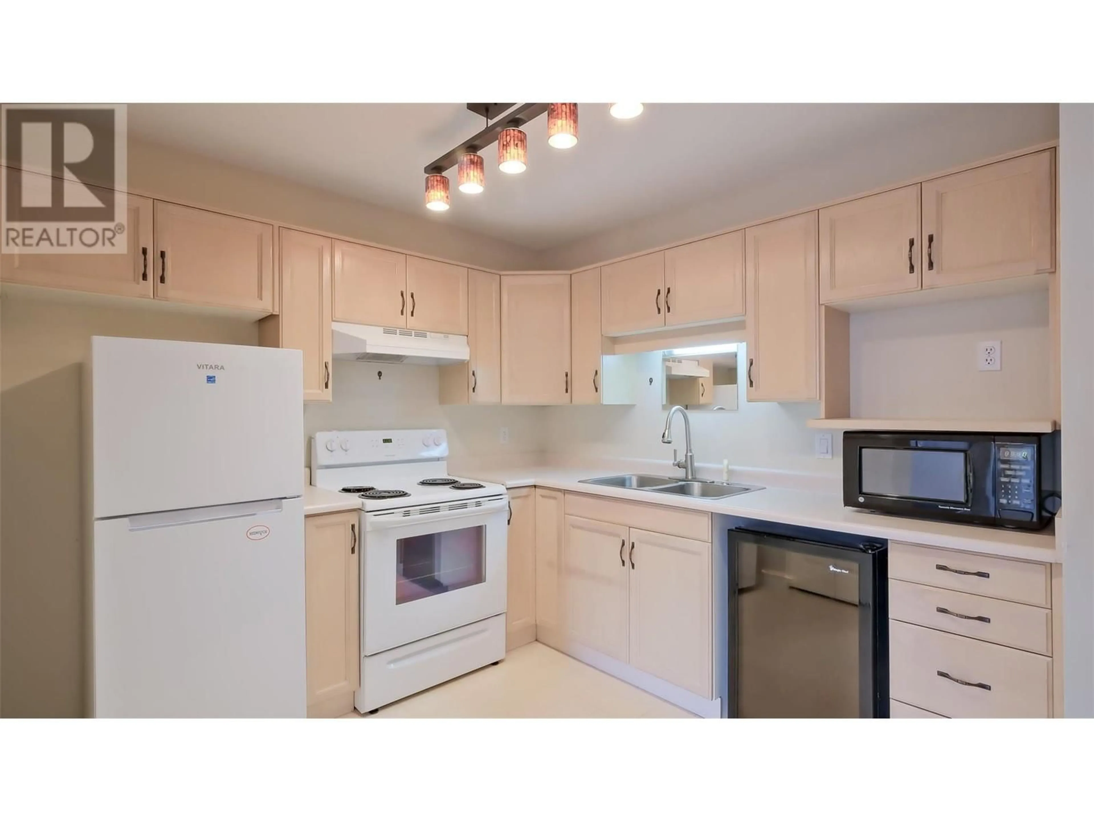 Standard kitchen for 3850 Brown Road Unit# 210, West Kelowna British Columbia V4T2J5