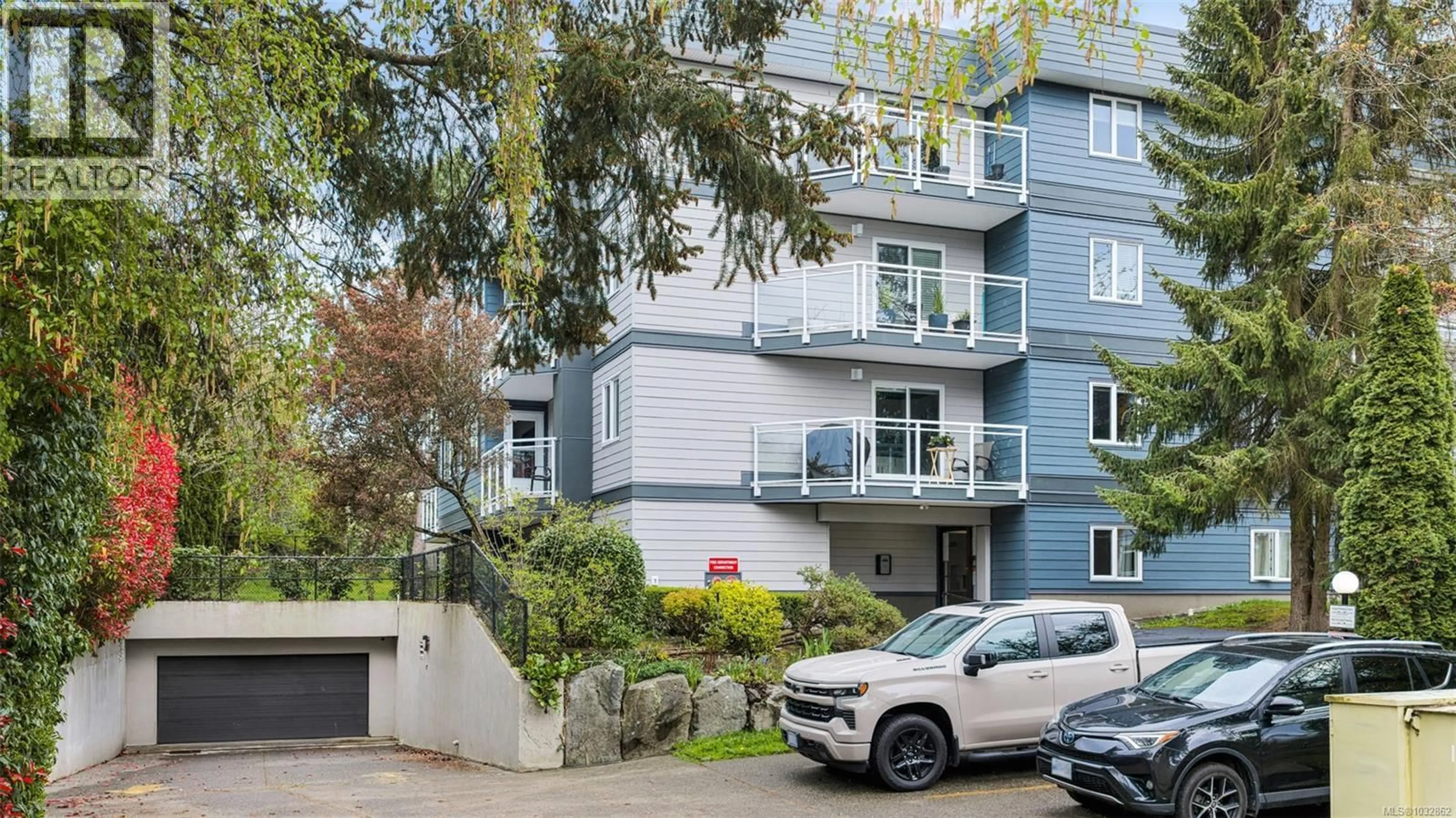 Unknown for 8 - 949 CLOVERDALE AVENUE, Saanich British Columbia V8X2T4