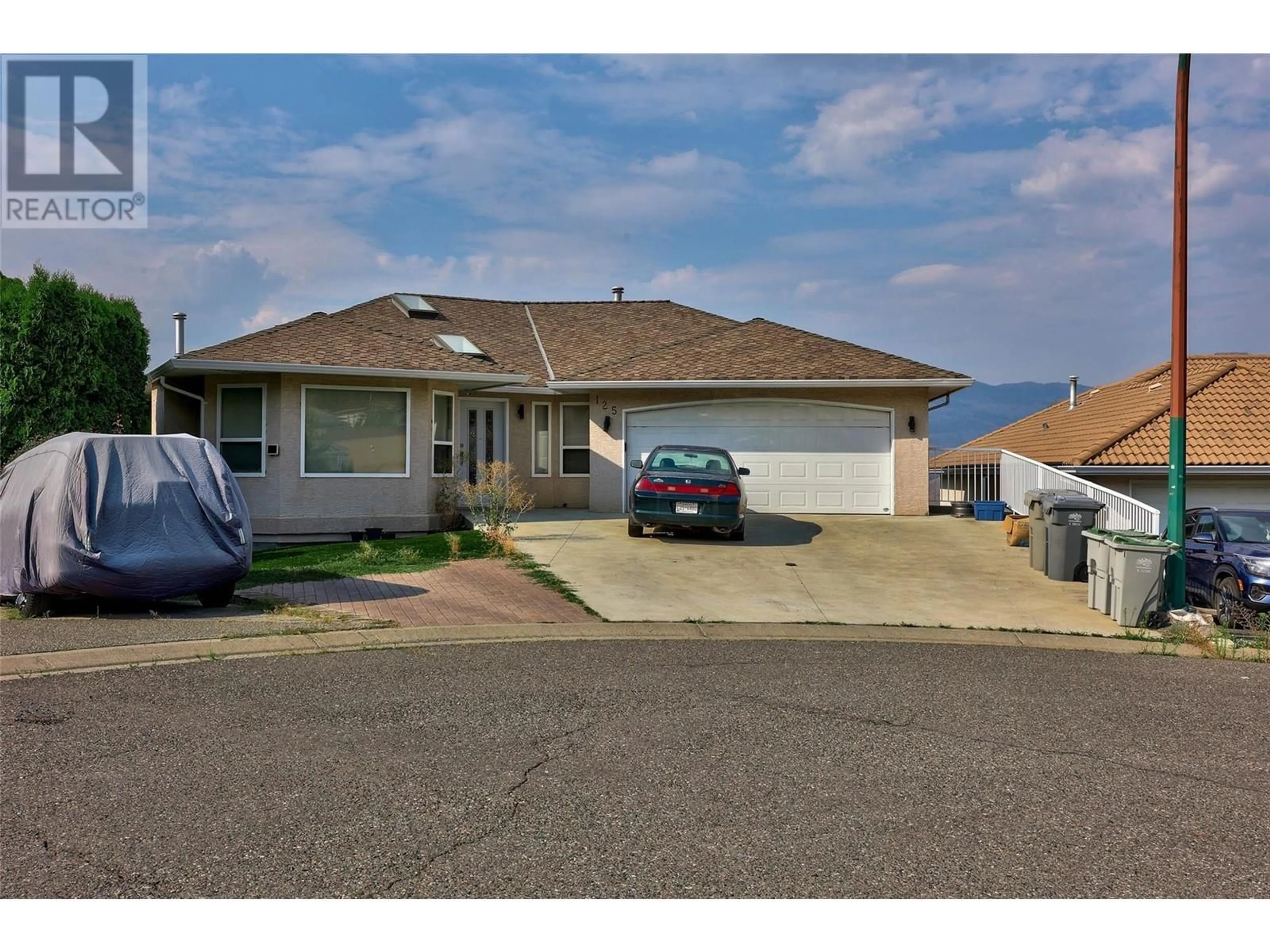 Frontside or backside of a home, the street view for 125 Mahood Place, Kamloops British Columbia V2C6P7