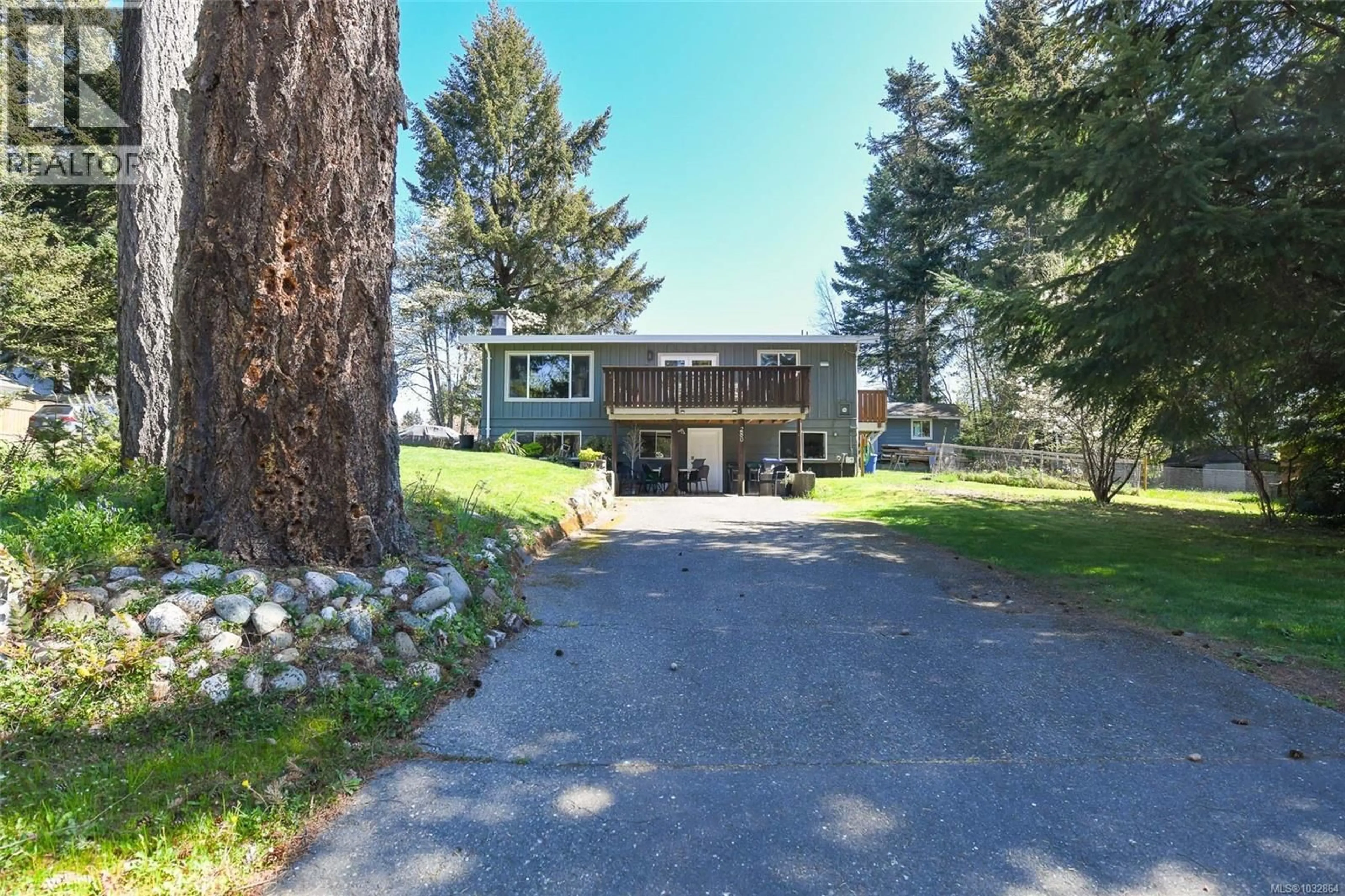 Indoor foyer for 280 GLACIER VIEW DRIVE, Comox British Columbia V9M1G5