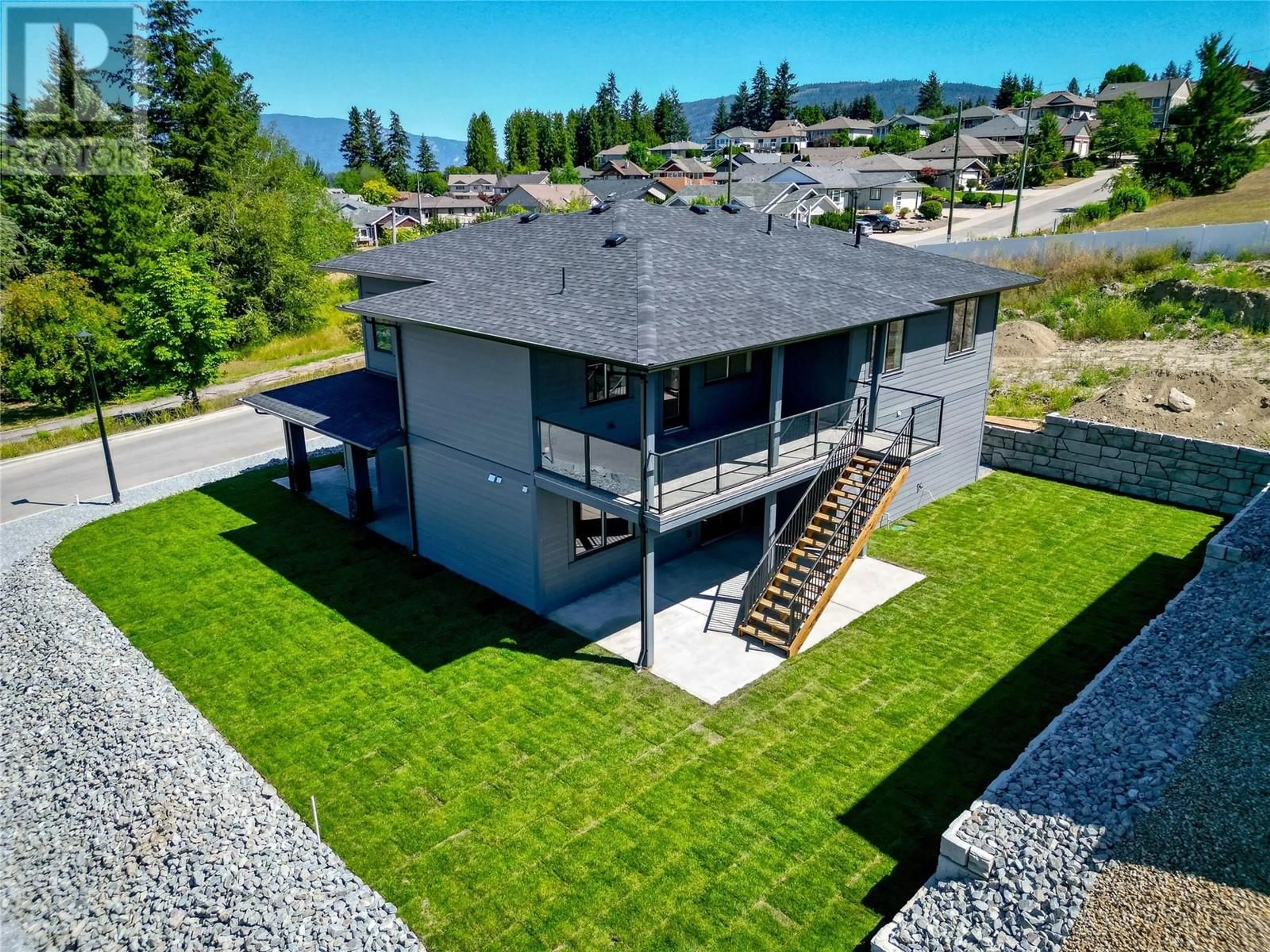 Frontside or backside of a home, cottage for 960 15 Avenue SE, Salmon Arm British Columbia V1E2G4