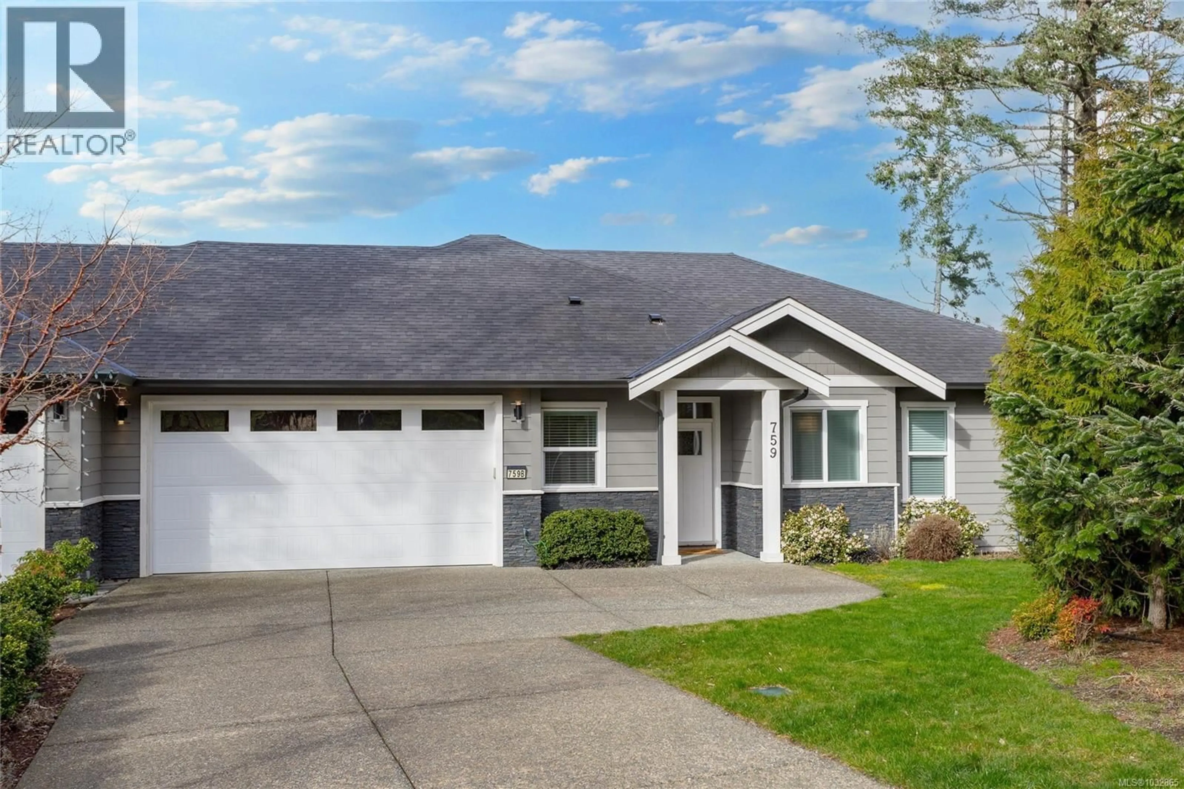 Home with vinyl exterior material, street for B - 759 CUAULTA CRESCENT, Colwood British Columbia V9C3H2