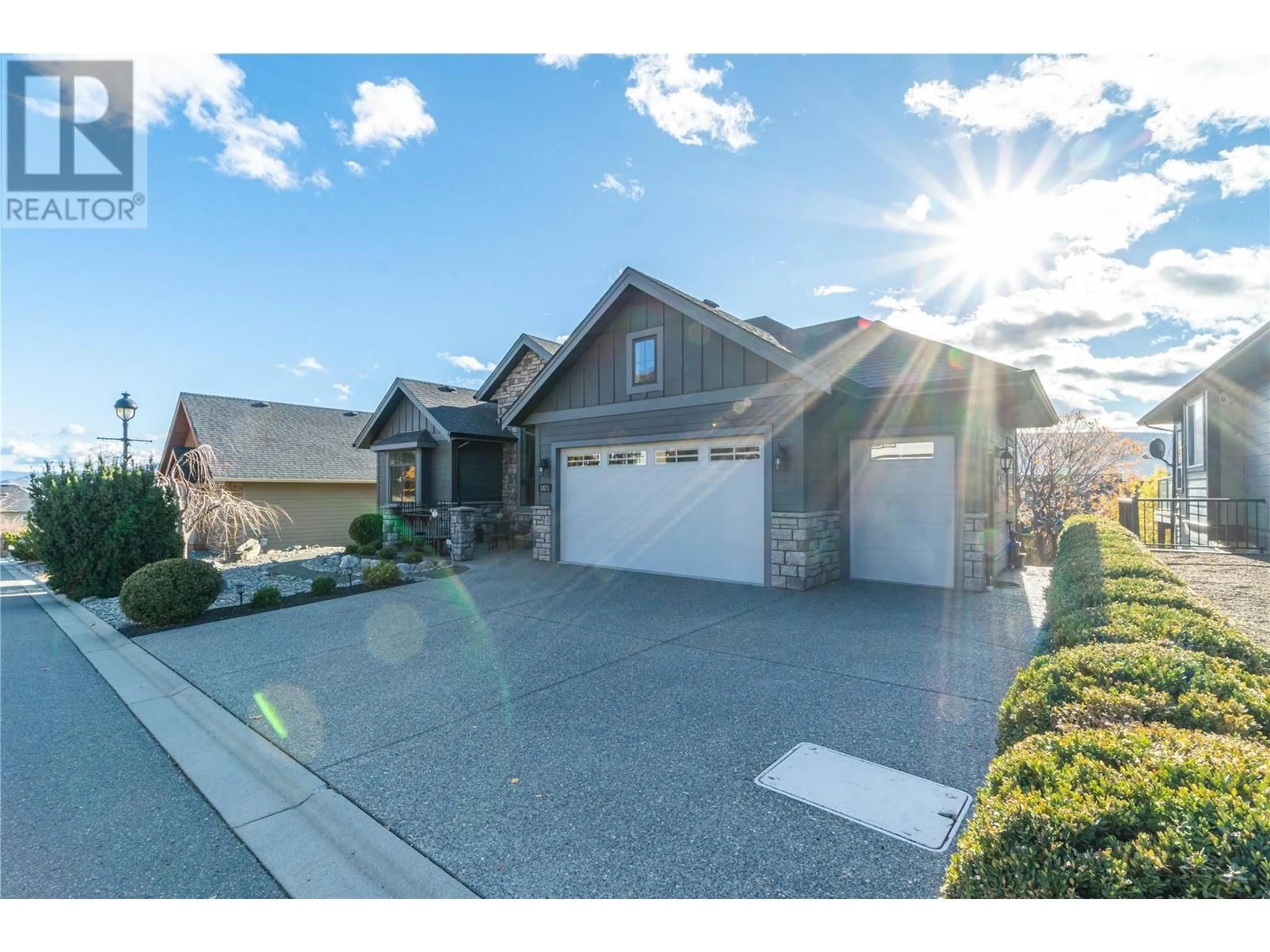 Frontside or backside of a home, the street view for 1821 Ironwood Crescent, Kamloops British Columbia V2H0A6