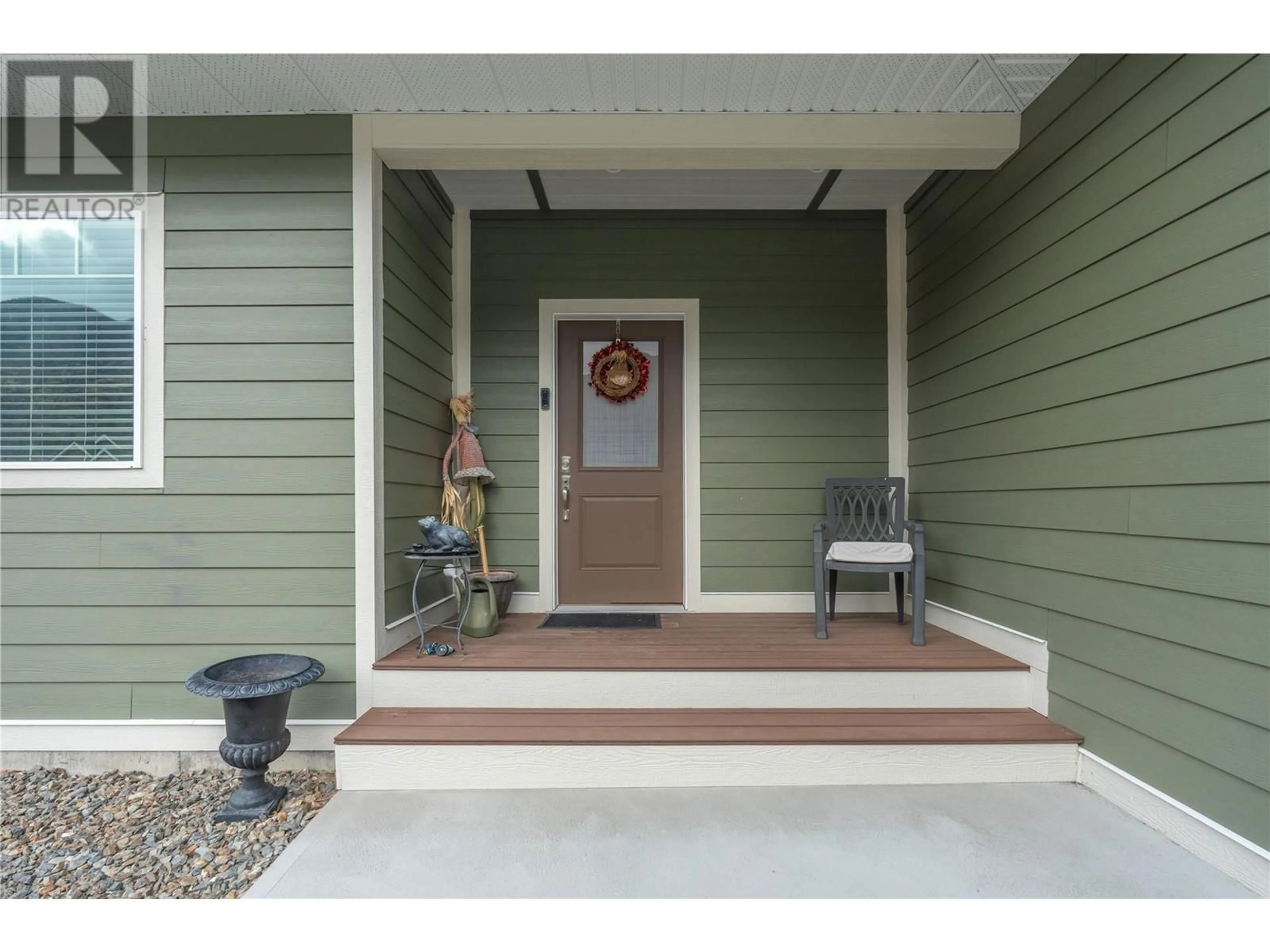 Indoor entryway, wood floors for 324 K VIEW Crescent, Keremeos British Columbia V0X1N0