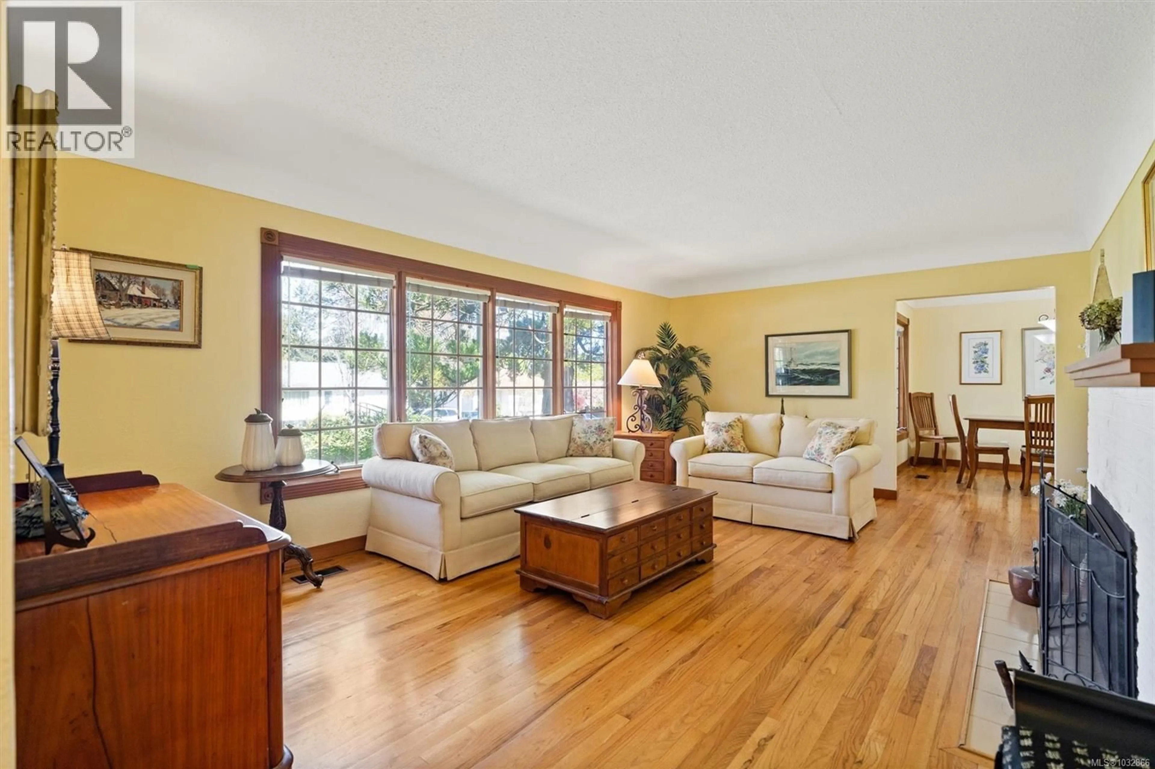 Living room with furniture, wood/laminate floor for 2425 CAMELOT ROAD, Saanich British Columbia V8N1J3