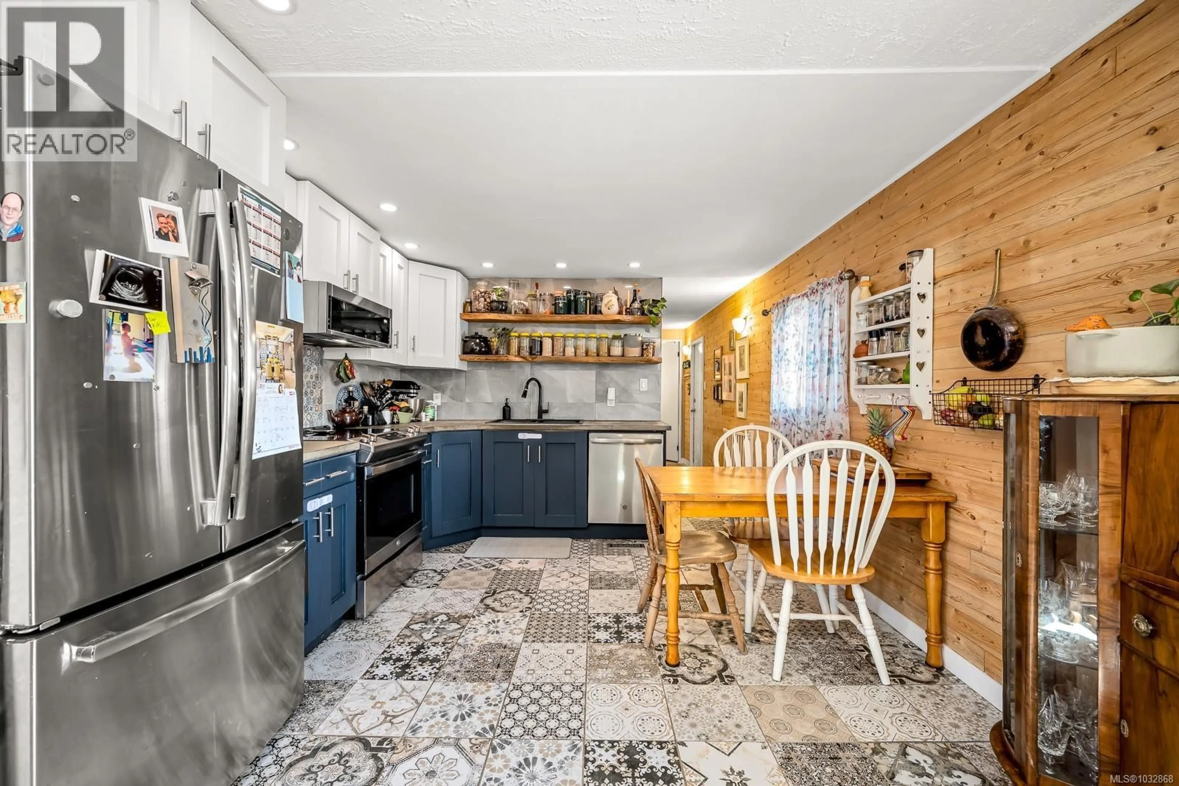 Open concept kitchen, ceramic/tile floor for 500 NECHAKO AVENUE, Courtenay British Columbia V9N7R3