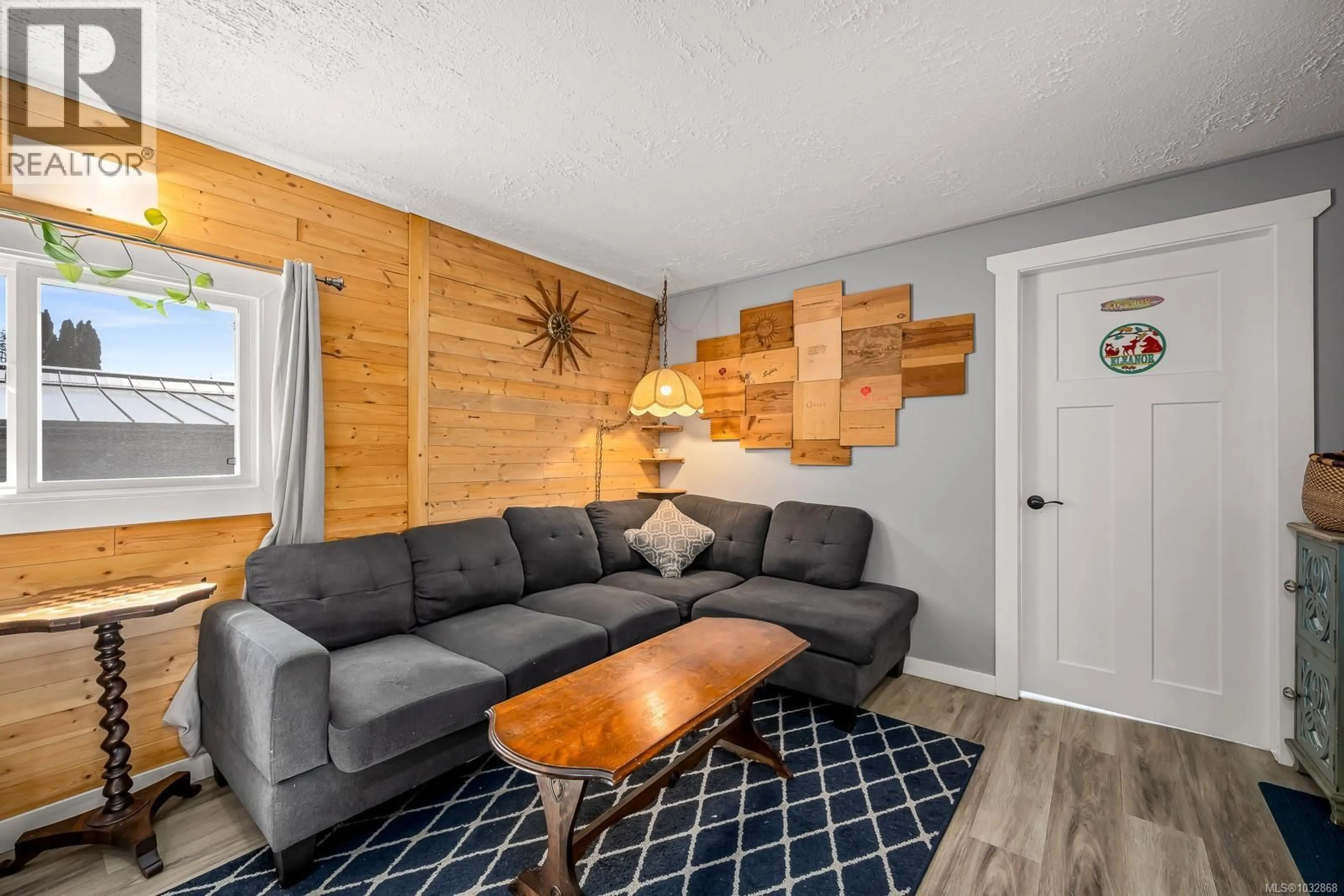 Living room with furniture, wood/laminate floor for 500 NECHAKO AVENUE, Courtenay British Columbia V9N7R3