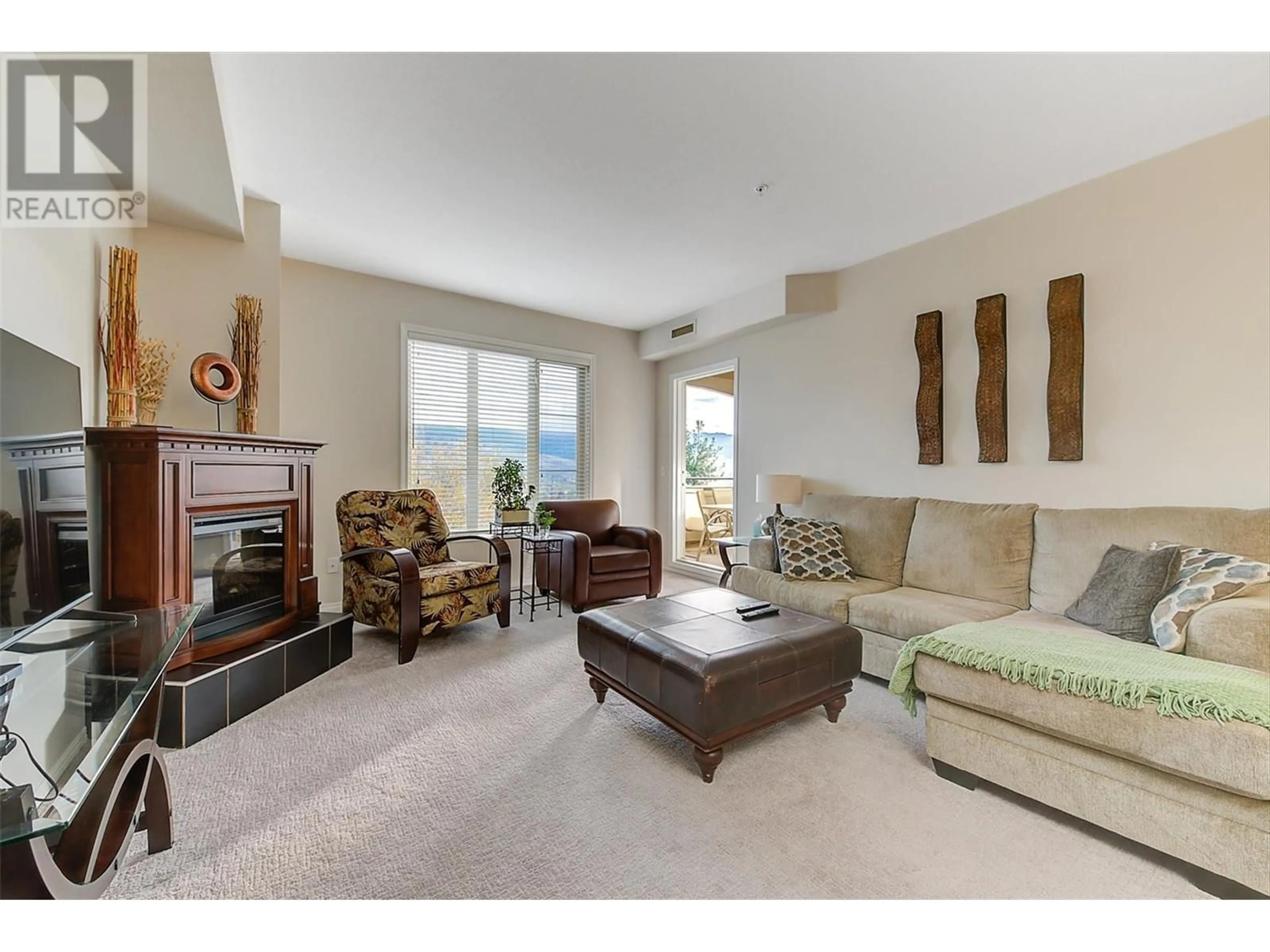 Living room with furniture, carpet floor for 1414 - 1875 COUNTRY CLUB DRIVE, Kelowna British Columbia V1V2W7