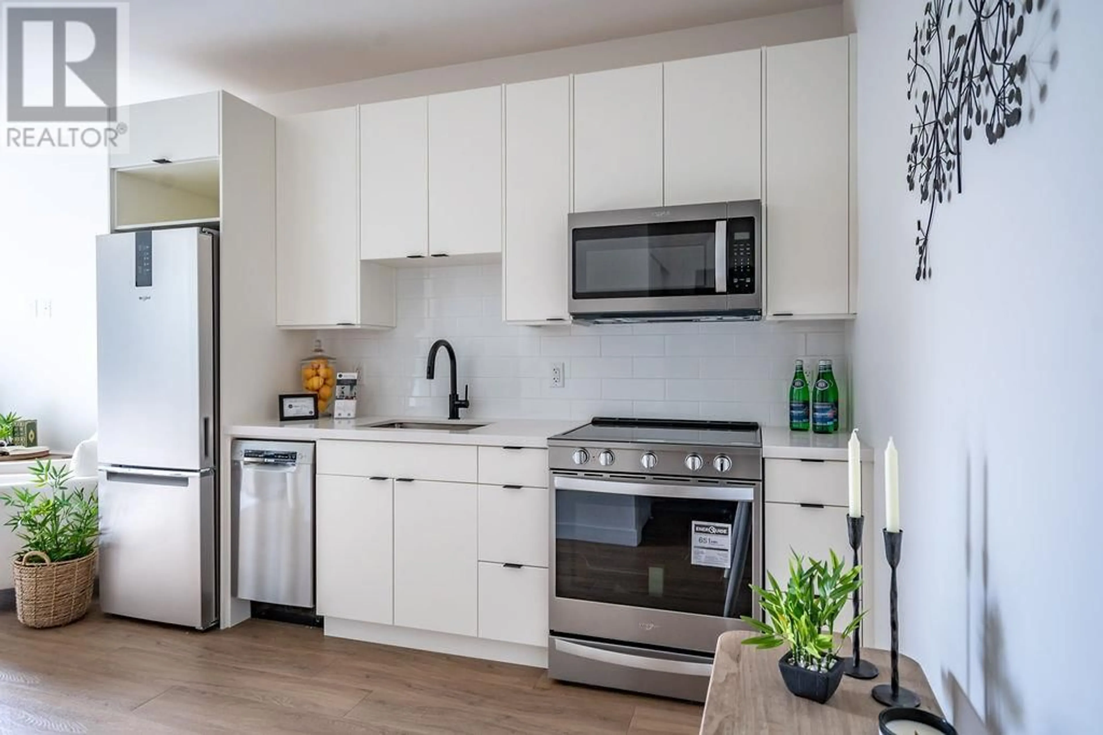 Open concept kitchen for 514 VICTORIA Street Unit# 209, Nelson British Columbia V1L4K8