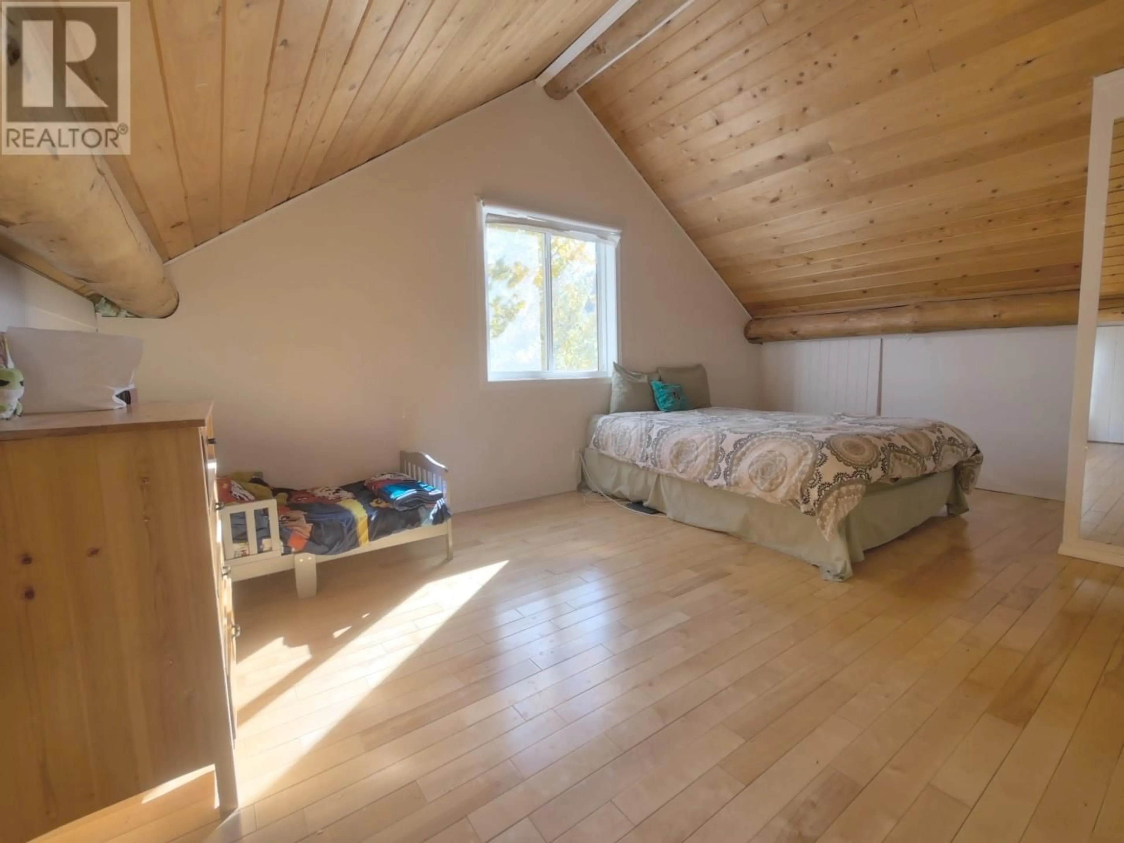 A pic of a room, wood floors for 420 Seventh Avenue, Midway British Columbia V0H1M0