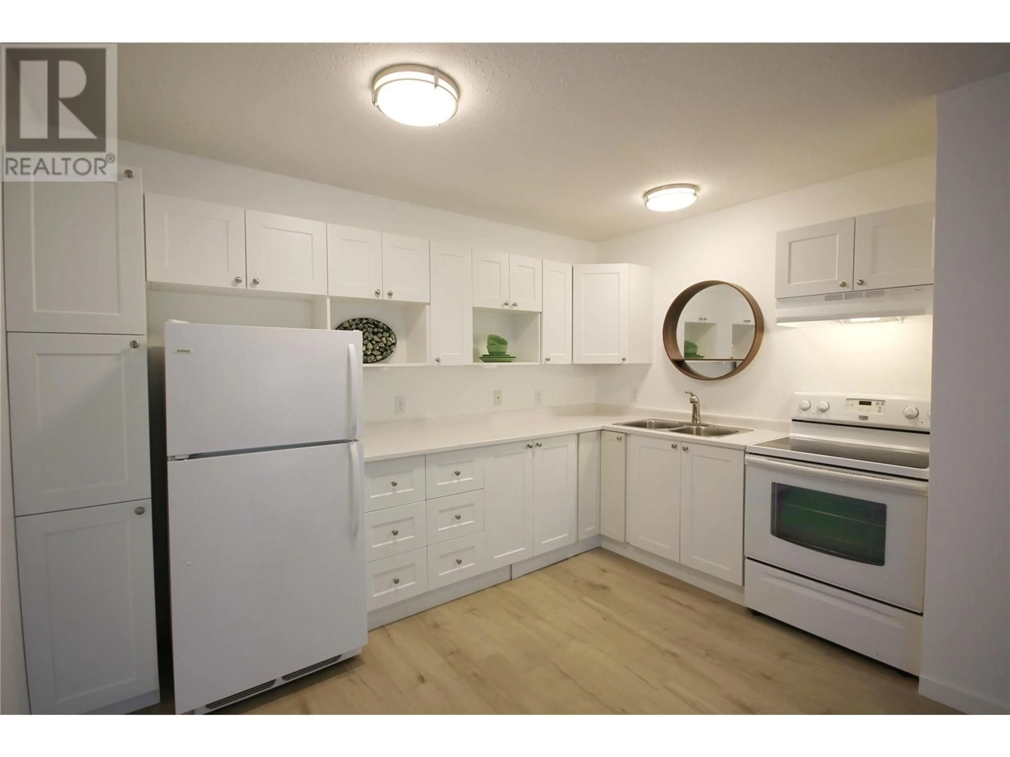 Standard kitchen, wood floors, cottage for 150 Skaha Place Unit# 402, Penticton British Columbia V2A7K1