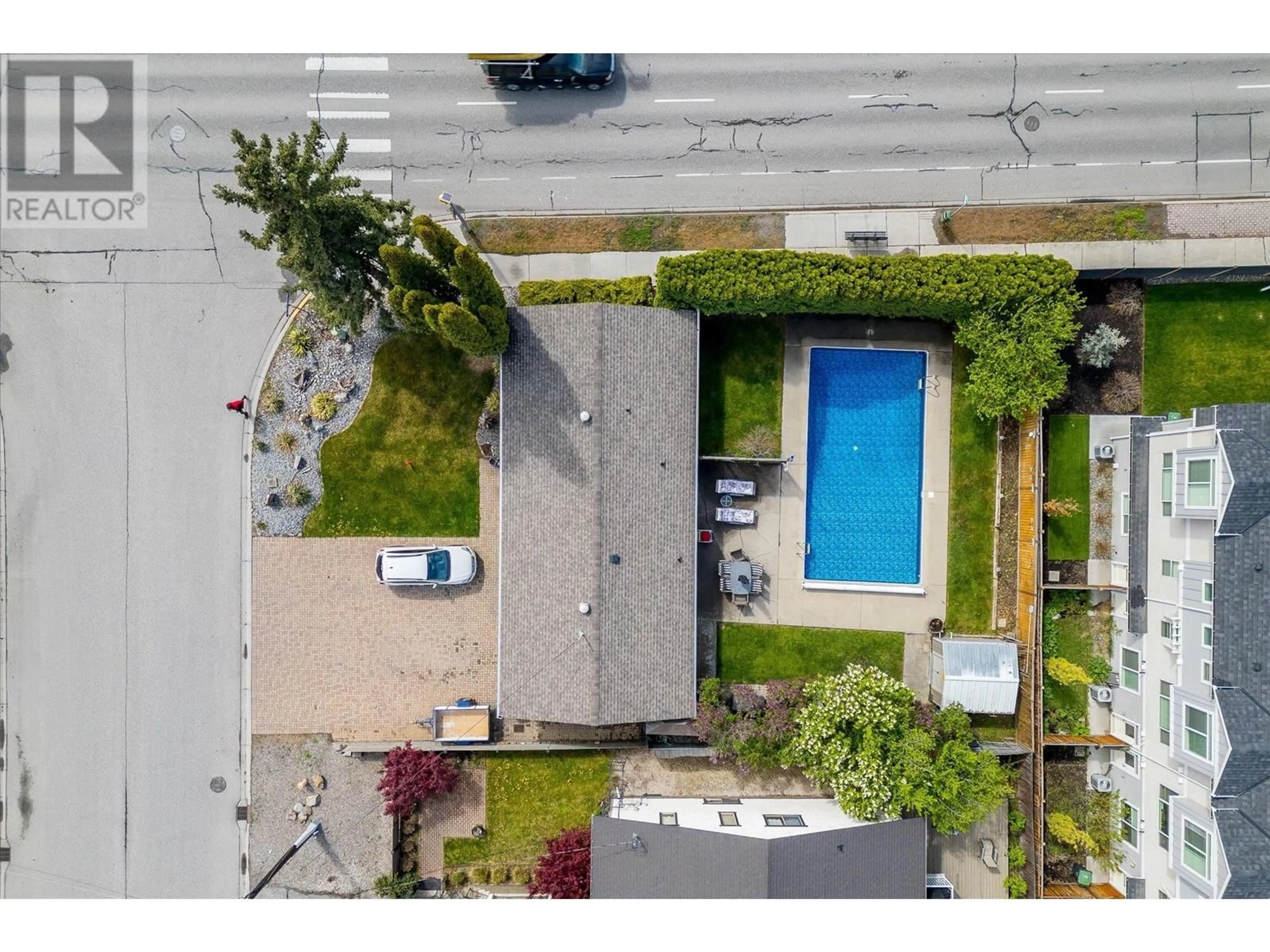A pic from outside/outdoor area/front of a property/back of a property/a pic from drone, street for 2030 WILKINSON STREET, Kelowna British Columbia V1Y3Z8