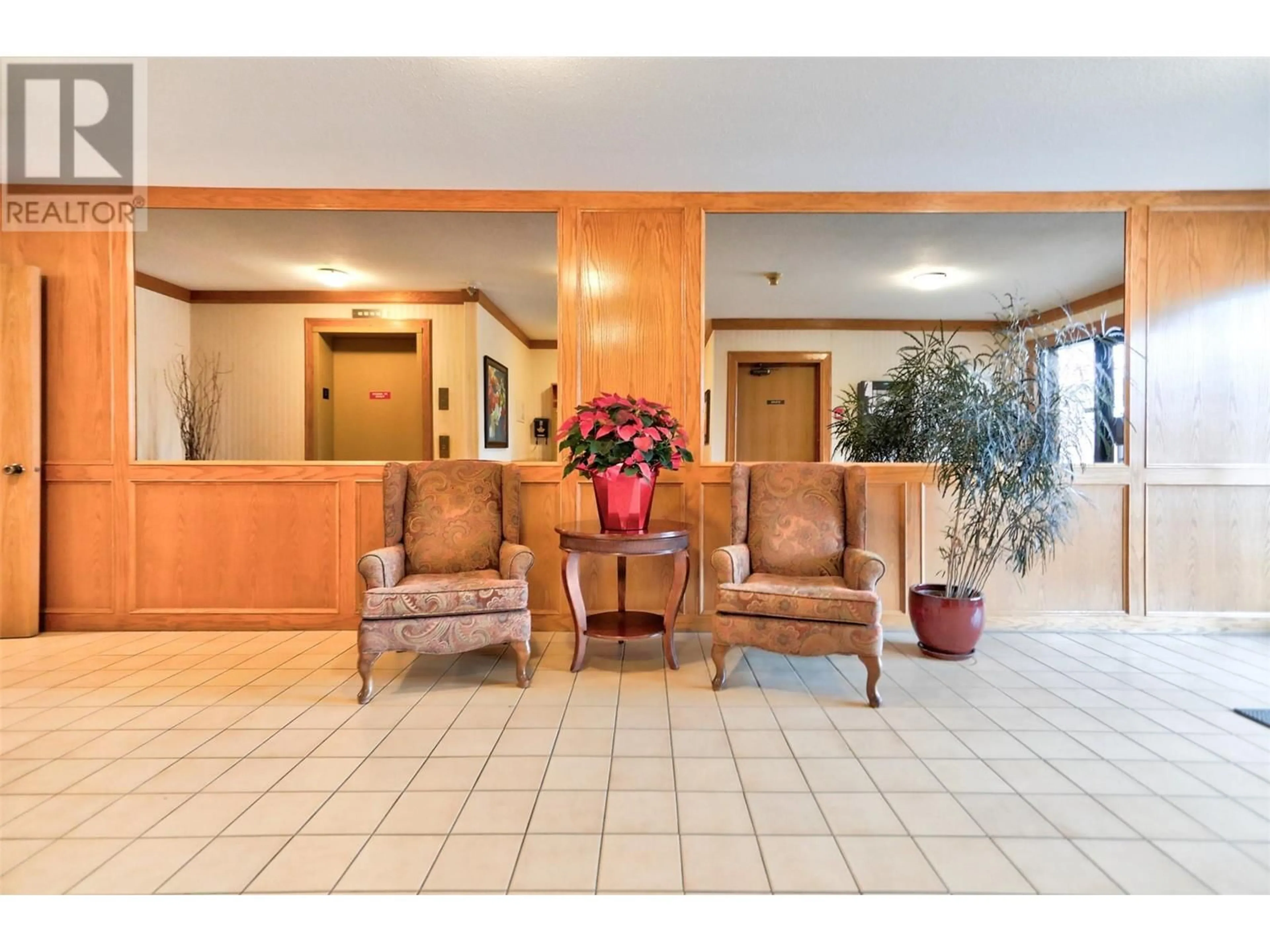 Lobby for 102 - 1229 BERNARD AVENUE, Kelowna British Columbia V1Y6R3