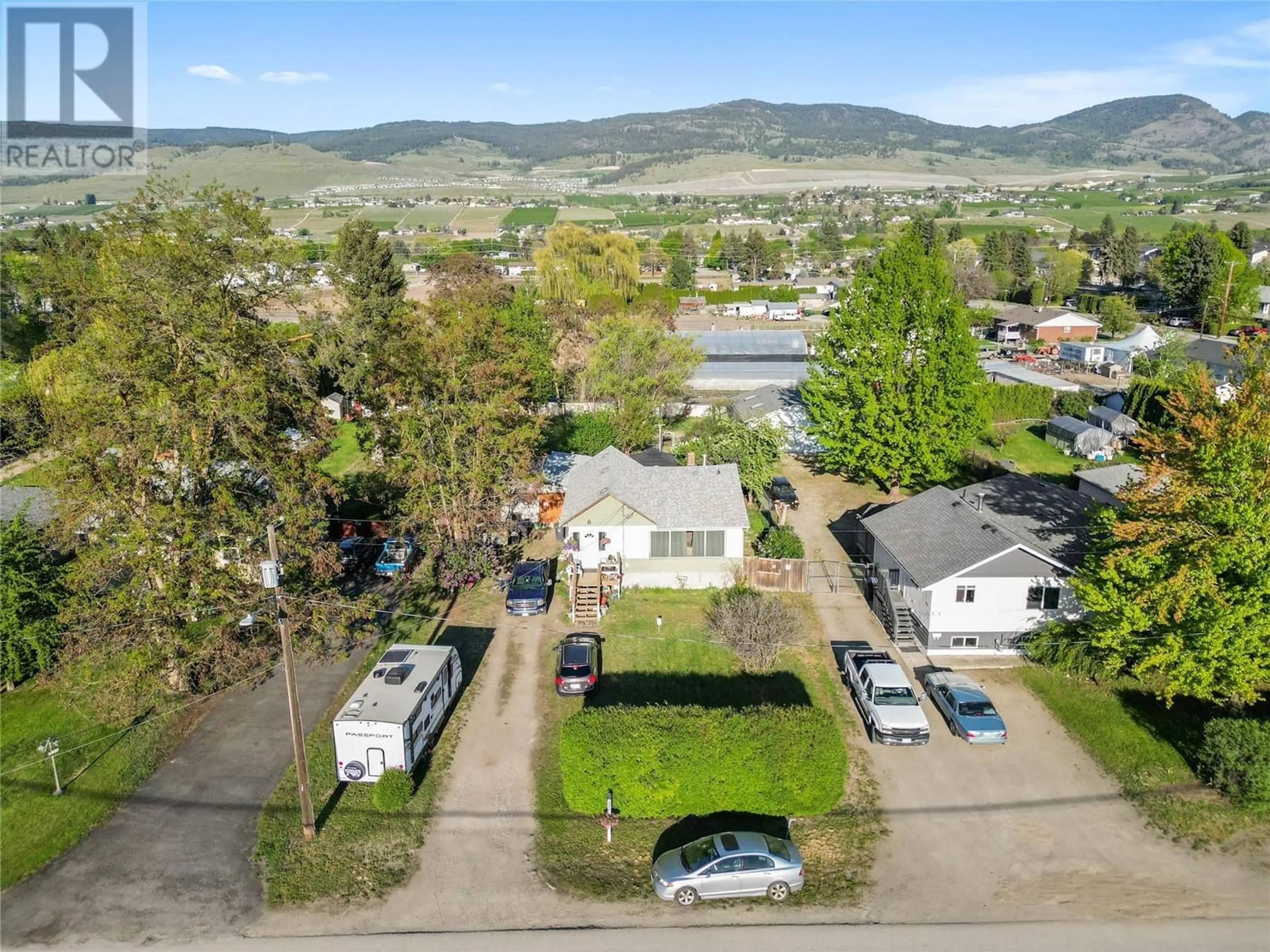 Frontside or backside of a home, the street view for 1525 STAFFORD Road, Kelowna British Columbia V1X5A4