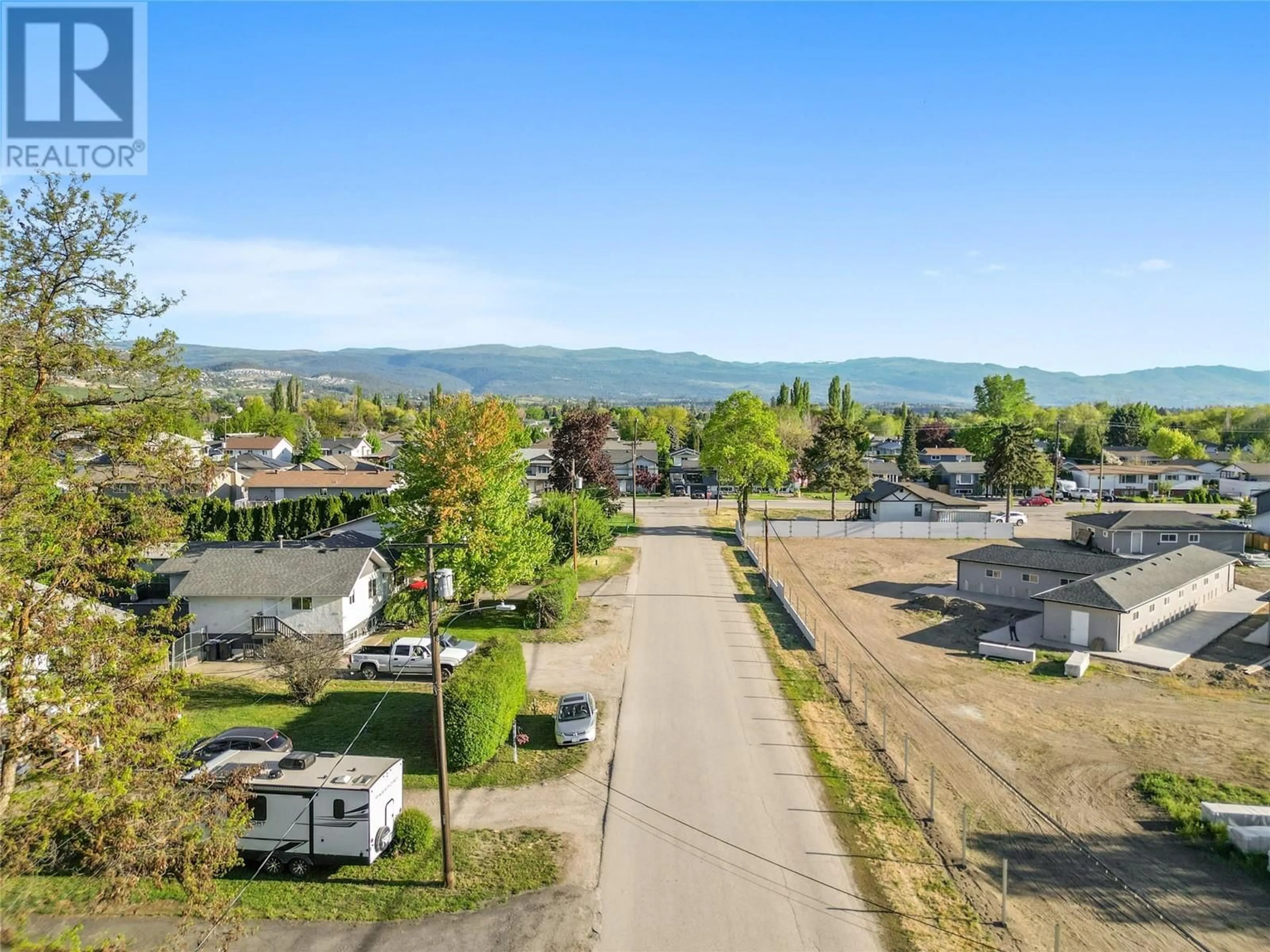 Frontside or backside of a home, the street view for 1525 STAFFORD Road, Kelowna British Columbia V1X5A4