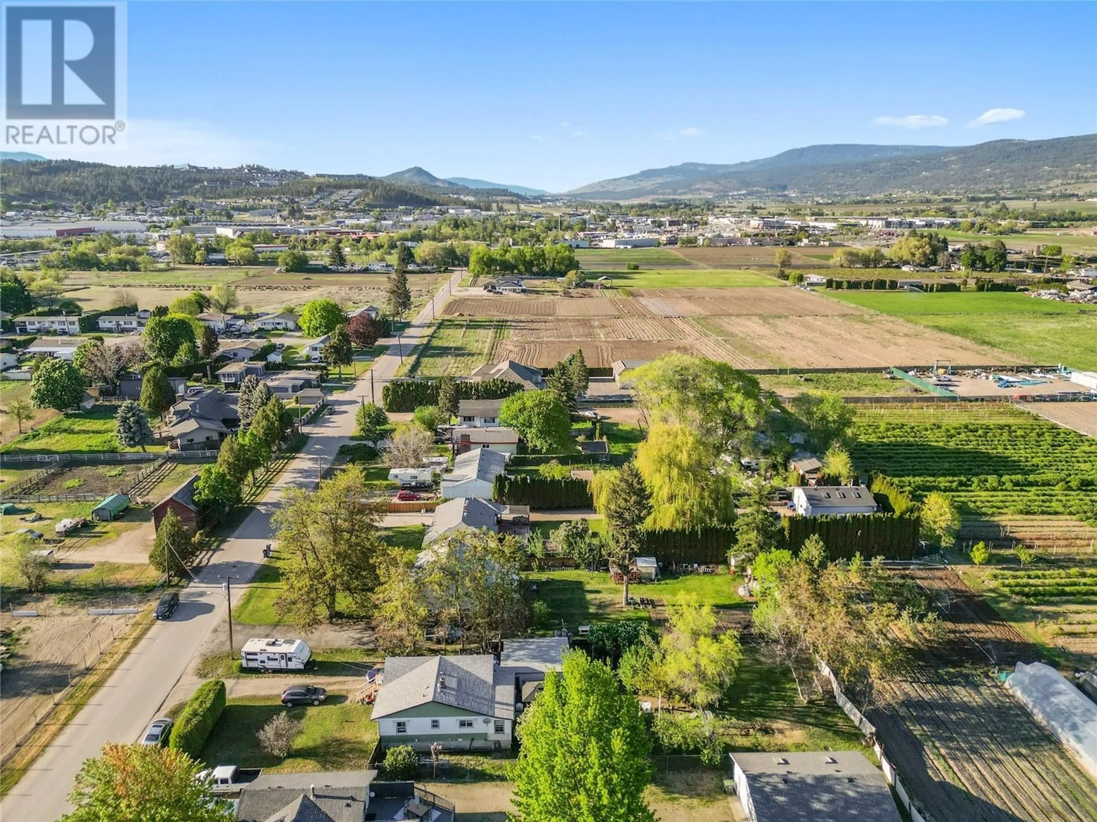 Frontside or backside of a home, the street view for 1525 STAFFORD Road, Kelowna British Columbia V1X5A4