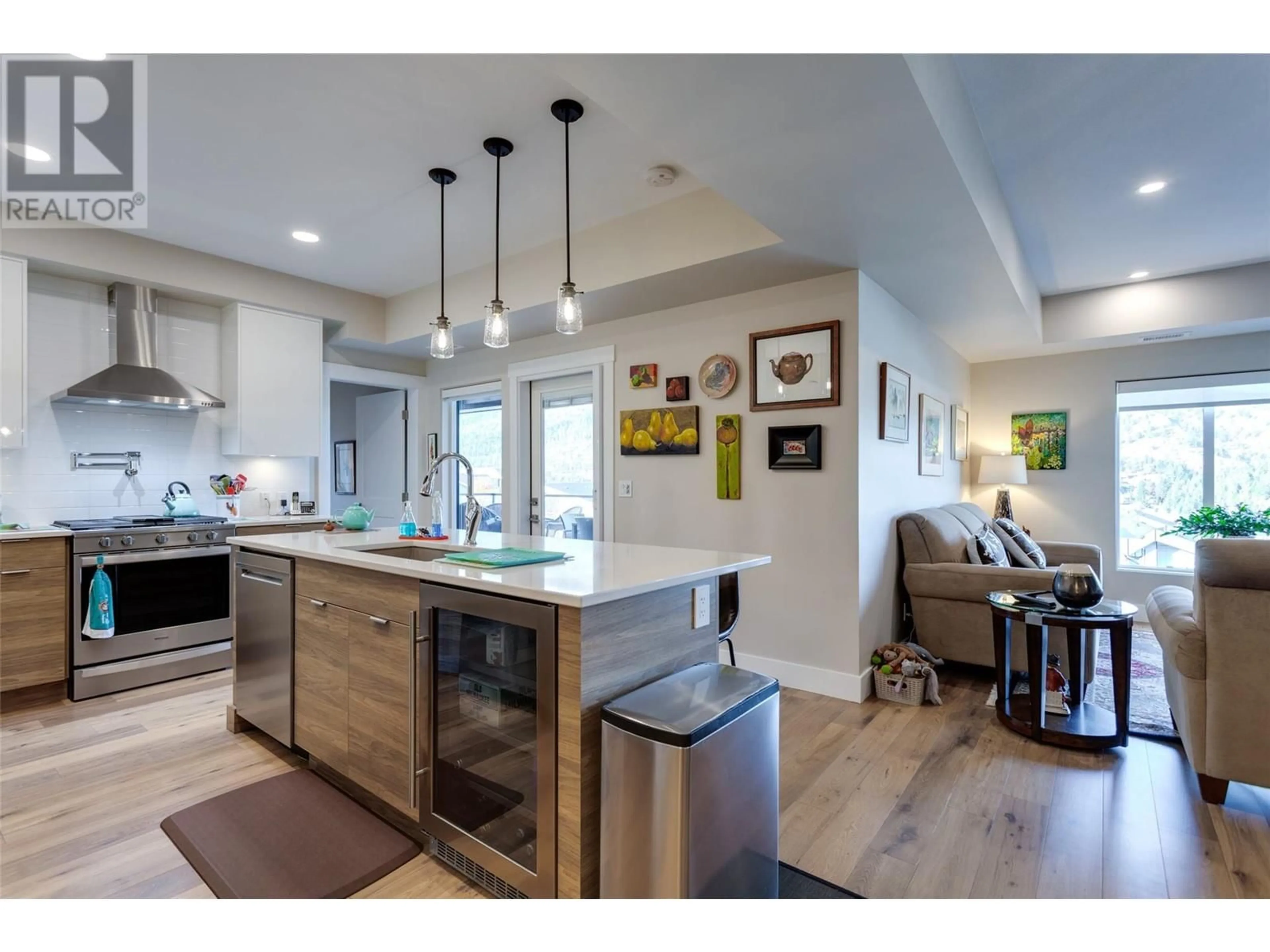 Open concept kitchen for 2161 Upper Sundance Drive Unit# 9, West Kelowna British Columbia V4T3M9