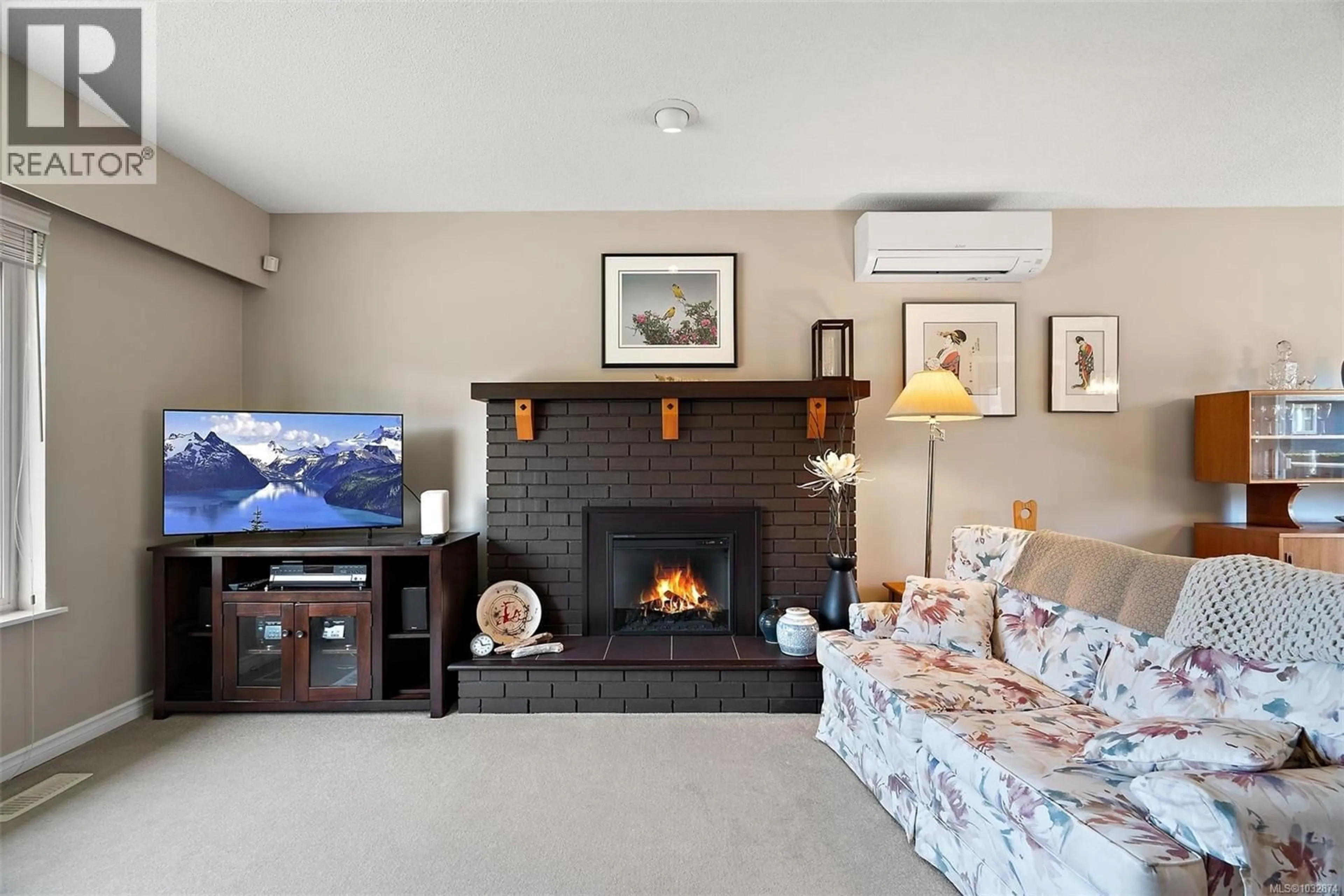 Living room with furniture, unknown for 5791 CARMEL DRIVE, Duncan British Columbia V9L4G9