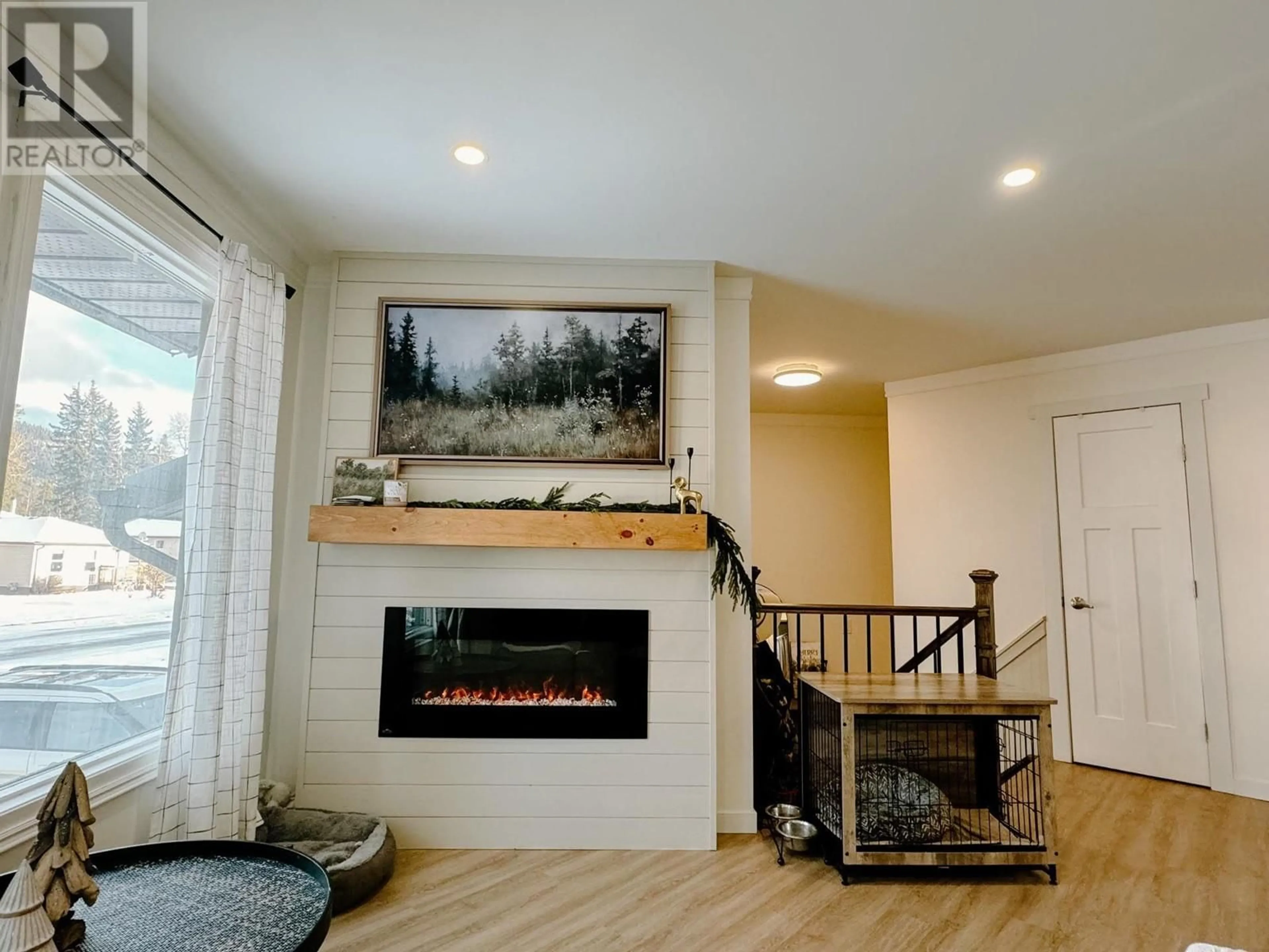 Living room, wood floors for 152 Fellers Avenue, Tumbler Ridge British Columbia V0C2W0