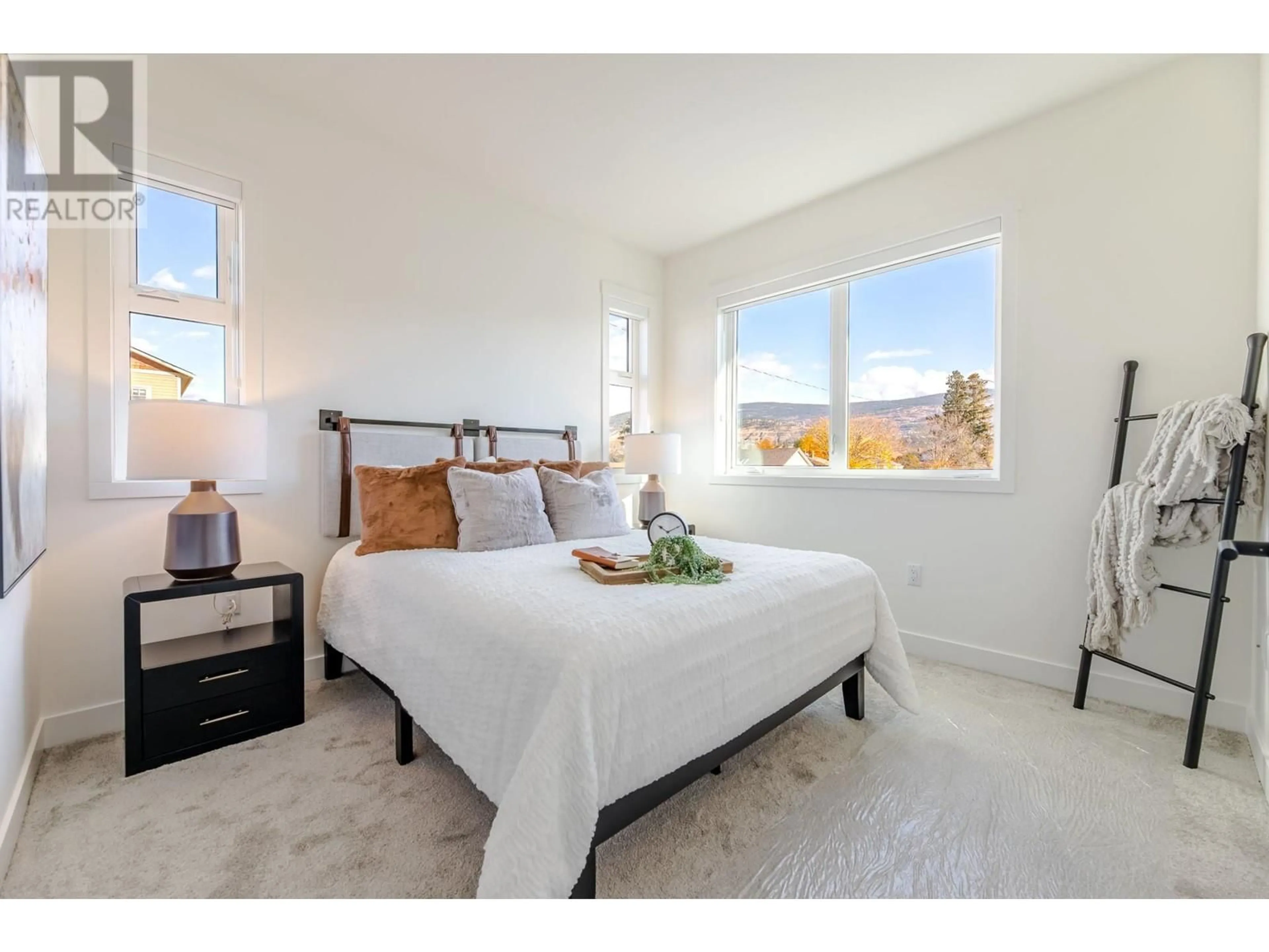 Bedroom with bed, unknown for 102 - 460 CONKLIN AVENUE, Penticton British Columbia V2A2T4