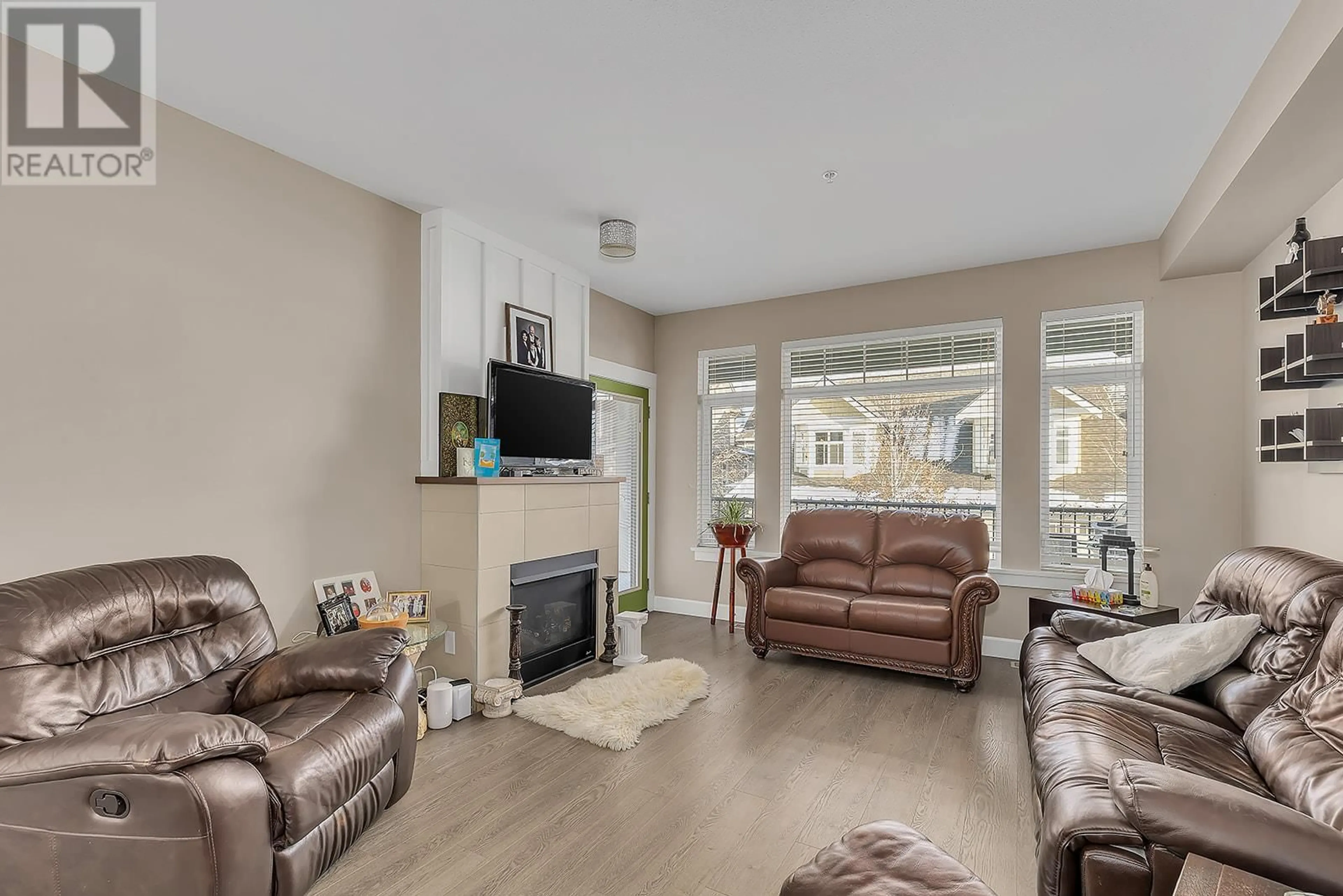 Living room, wood floors for 12850 Stillwater Court Unit# 65, Lake Country British Columbia V4V2S9