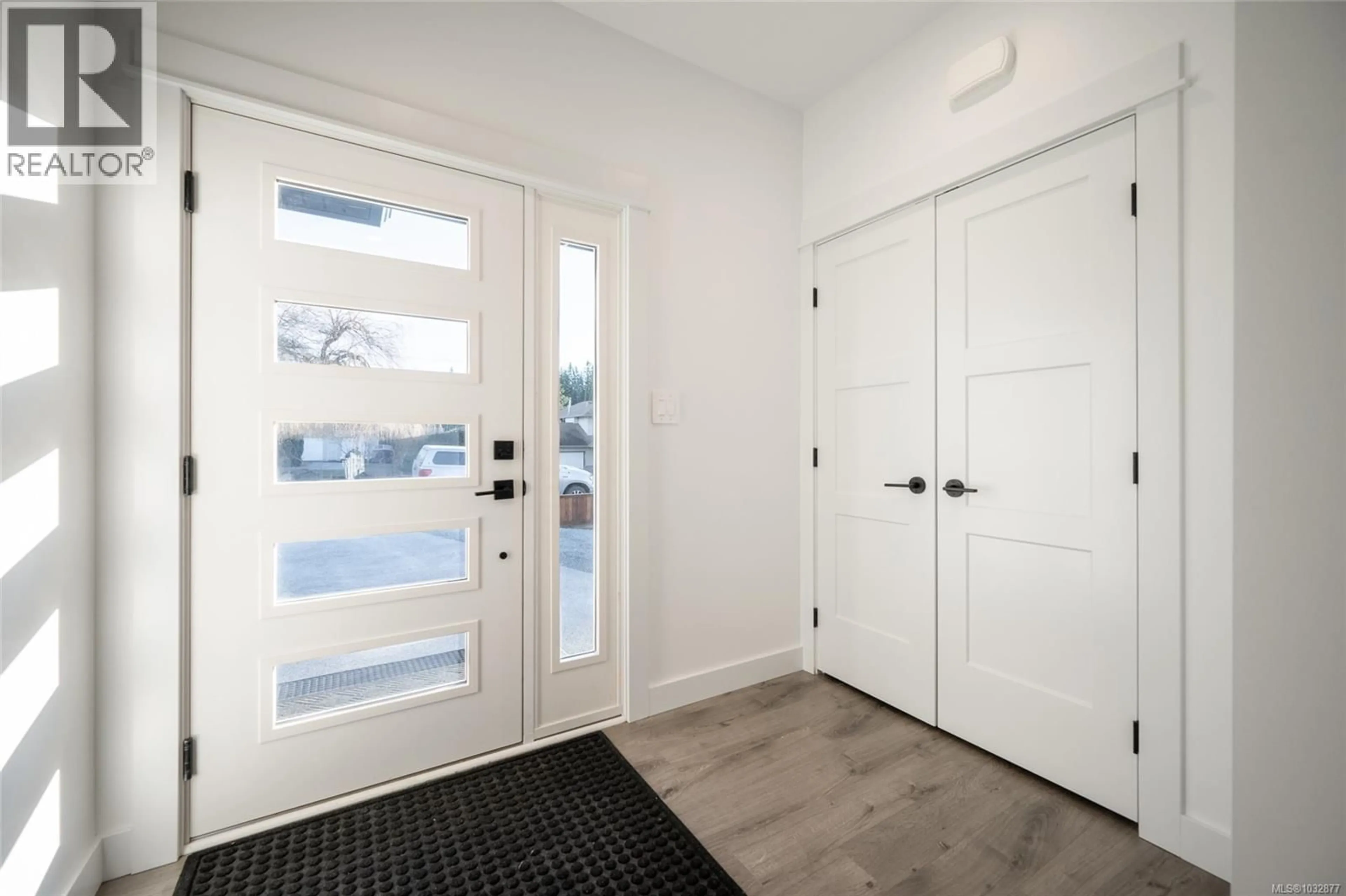 Indoor entryway for A - 1655 NURSERY ROAD, Campbell River British Columbia V9W4V4