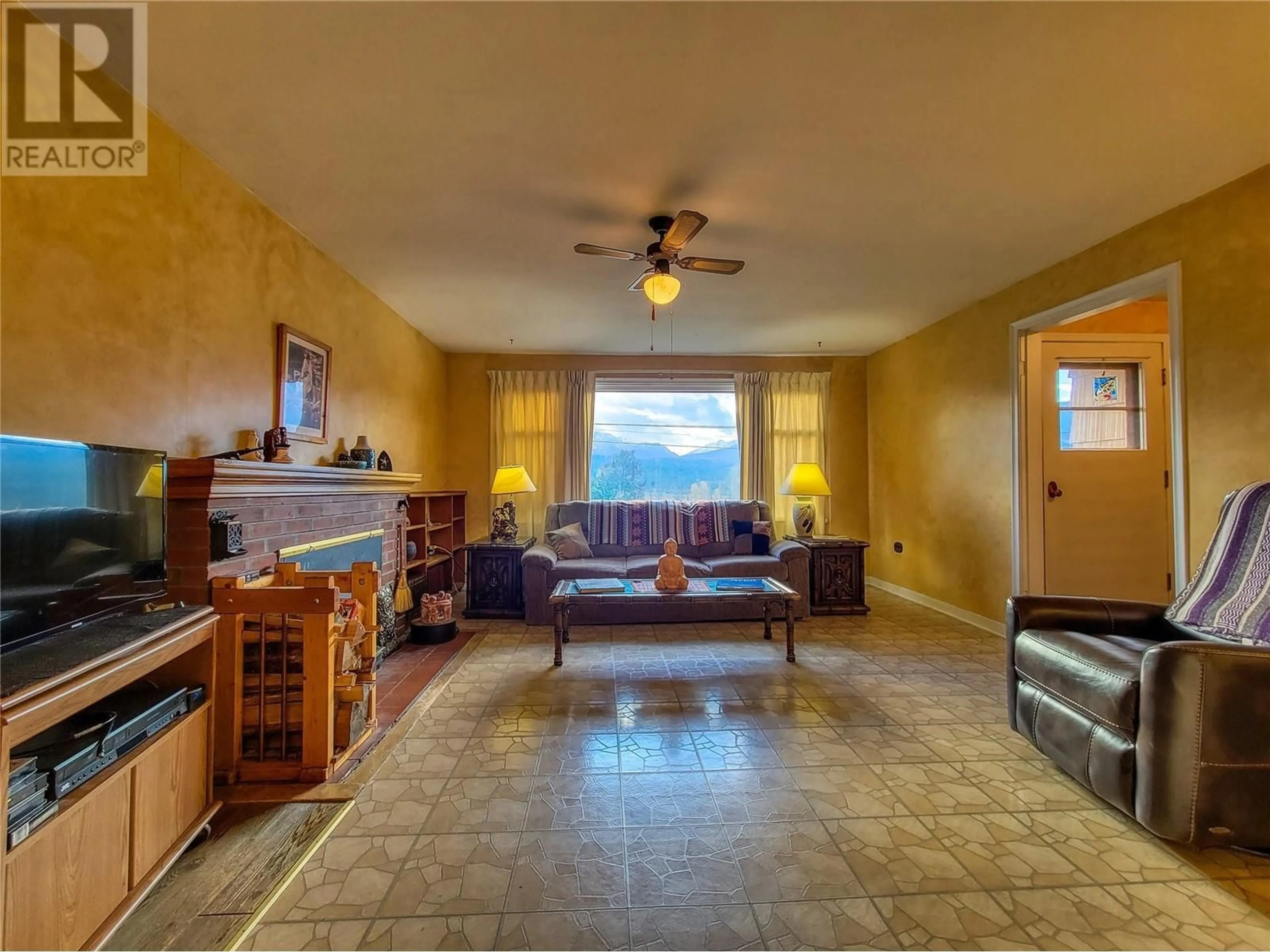 Living room, ceramic floors for 960 95 Highway, Spillimacheen British Columbia V0A1P0