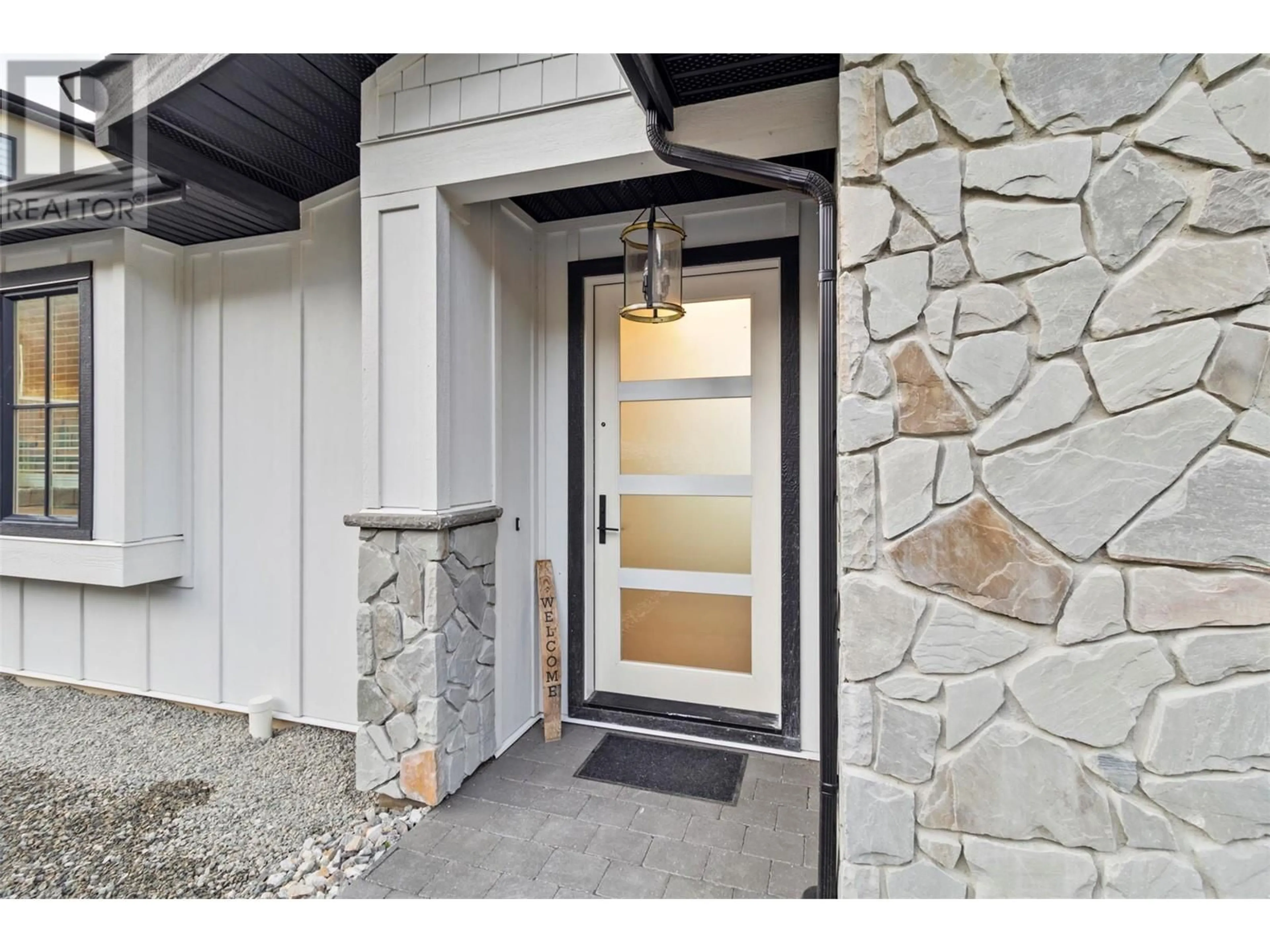 Indoor entryway, cement floor for 2173 COLDWATER Drive, Kamloops British Columbia V2E2R5