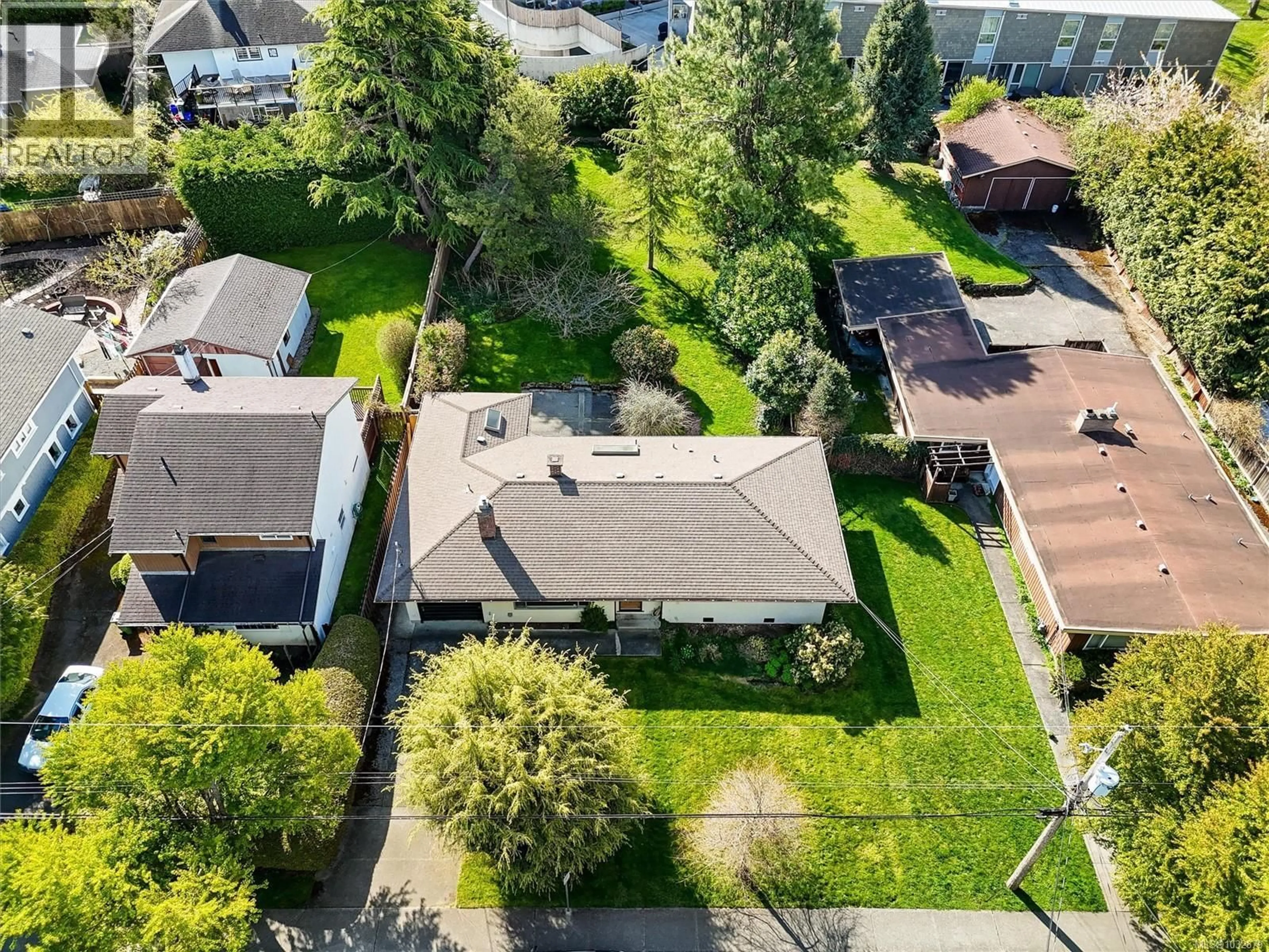 A pic from outside/outdoor area/front of a property/back of a property/a pic from drone, street for 1675 EARLE STREET, Victoria British Columbia V8S1N4