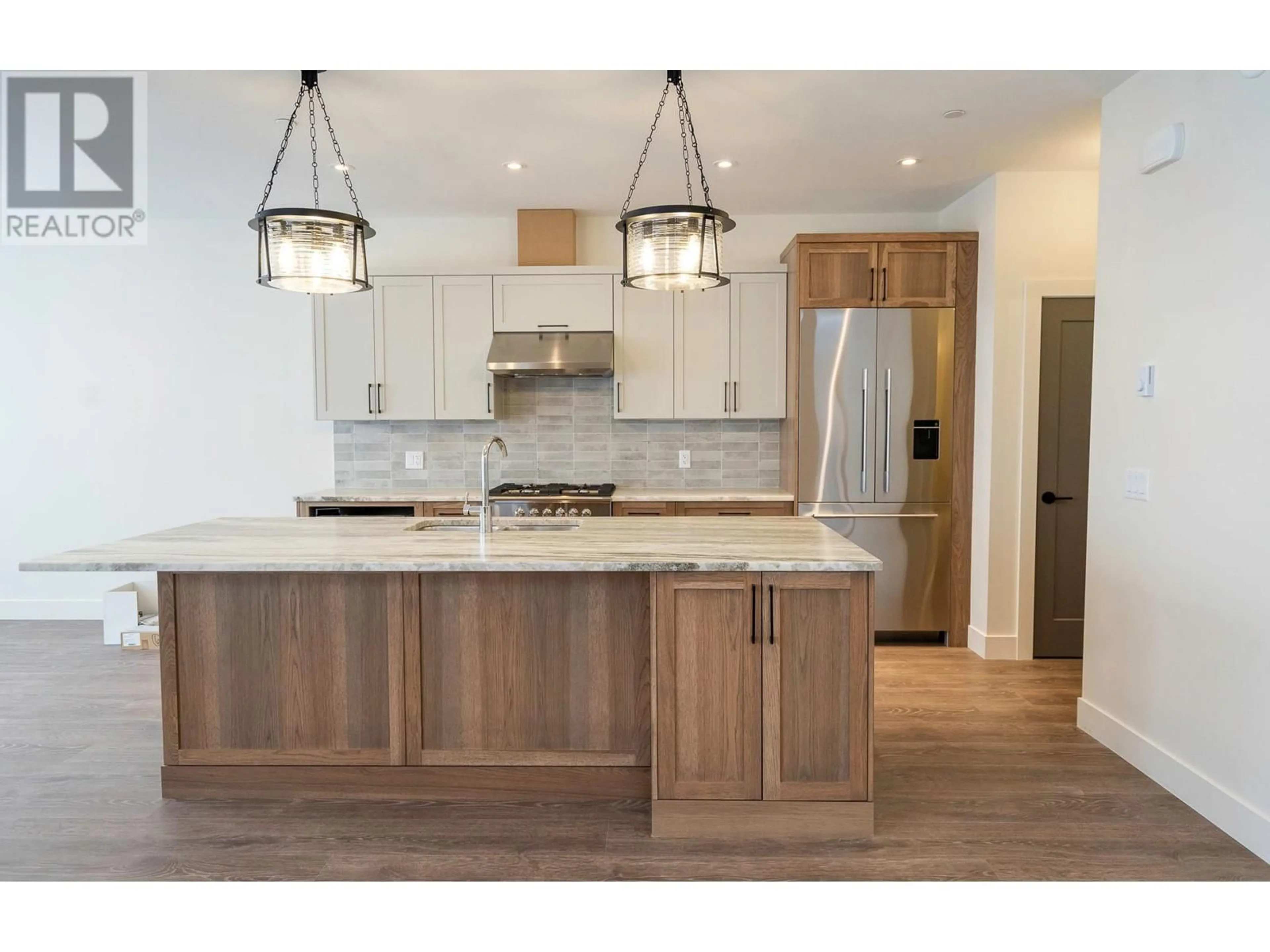 Open concept kitchen for 265B Grizzly Ridge Trail, Big White British Columbia V1P1P4