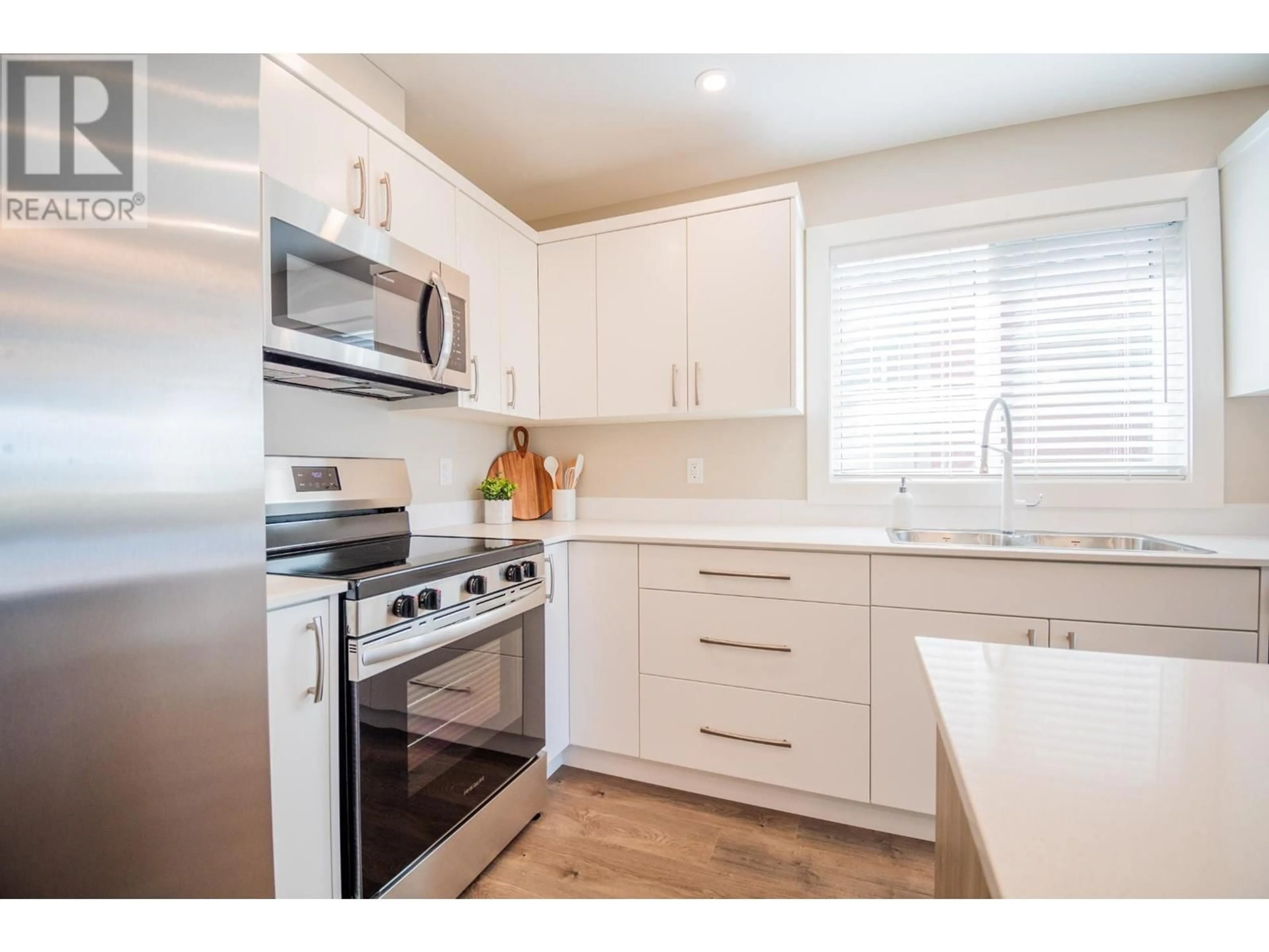 Standard kitchen, wood floors for 8800 DALLAS Drive Unit# 174, Kamloops British Columbia V2C0G8