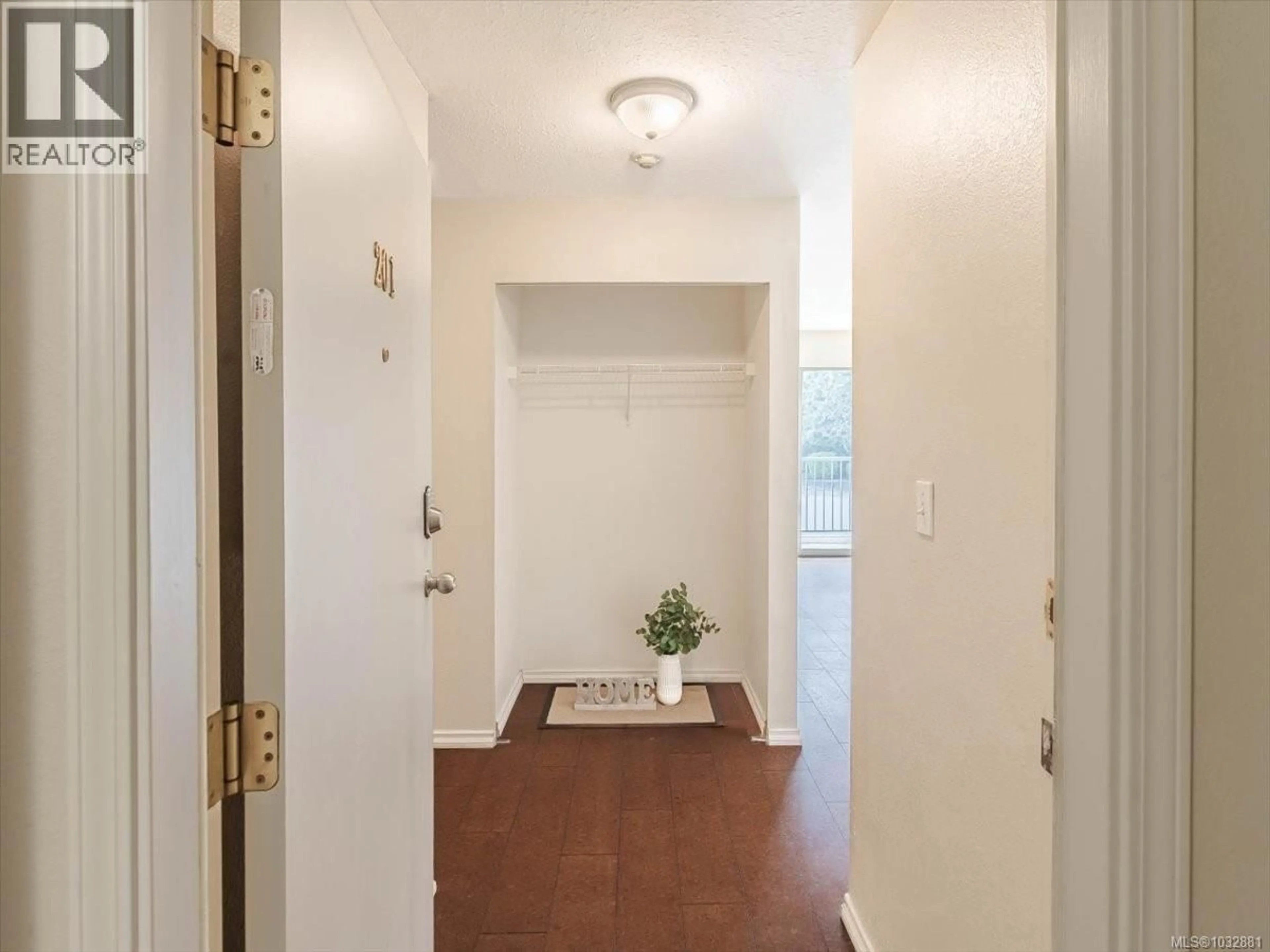 Indoor entryway for 201 - 1050 BRAIDWOOD ROAD, Courtenay British Columbia V9N3R9