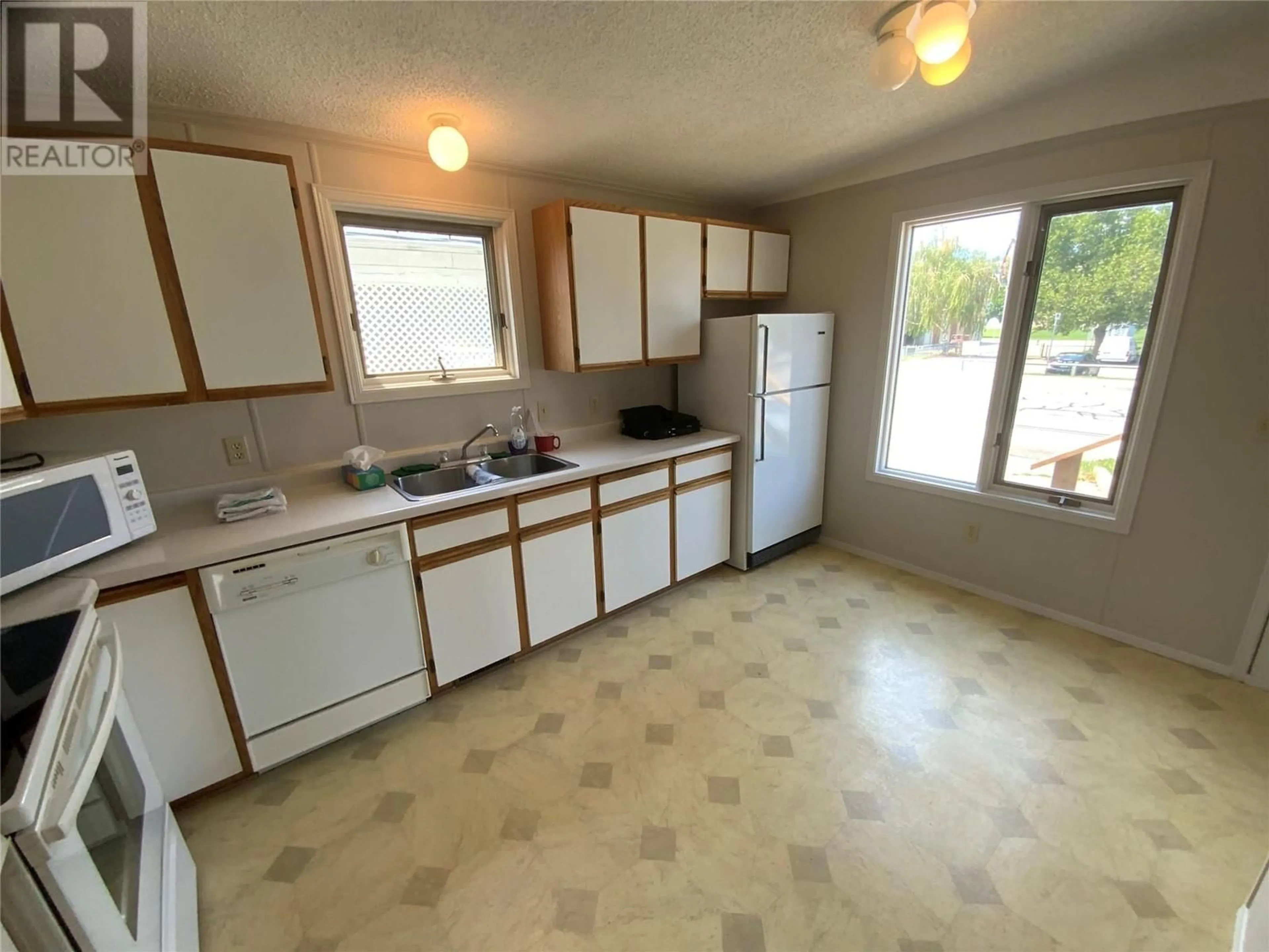 Standard kitchen, unknown floor for 6677 PARK Drive Unit# 29, Oliver British Columbia V0H1T0