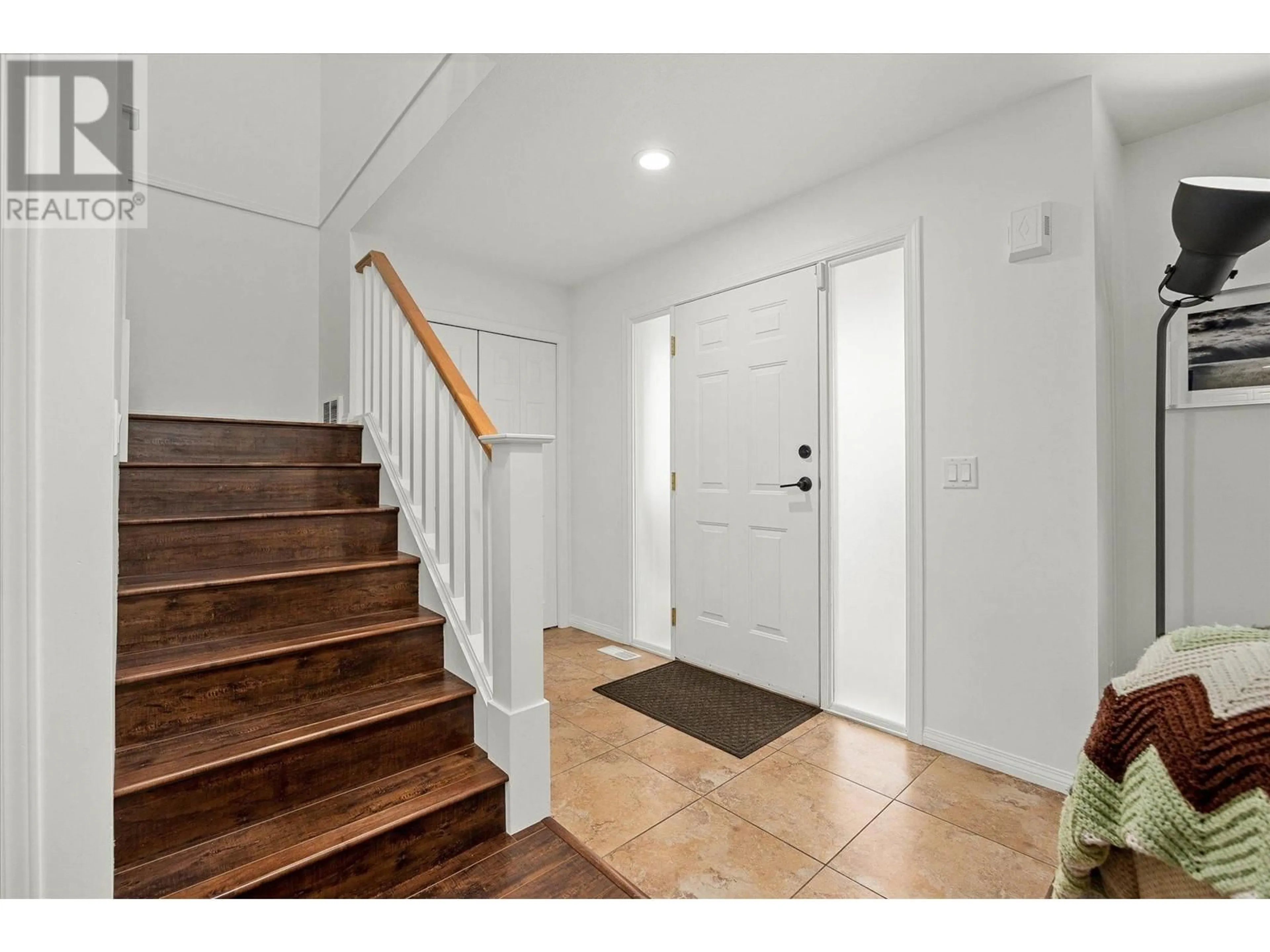 Indoor entryway, wood floors for 665 Cook Road Unit# 391, Kelowna British Columbia V1W4T4